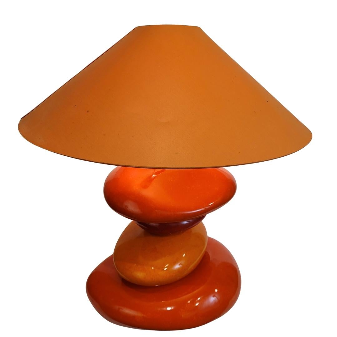 Mid-Century moderno Lampada da tavolo francese arancione, pietre in ceramica smaltata, dopo Chatain in vendita