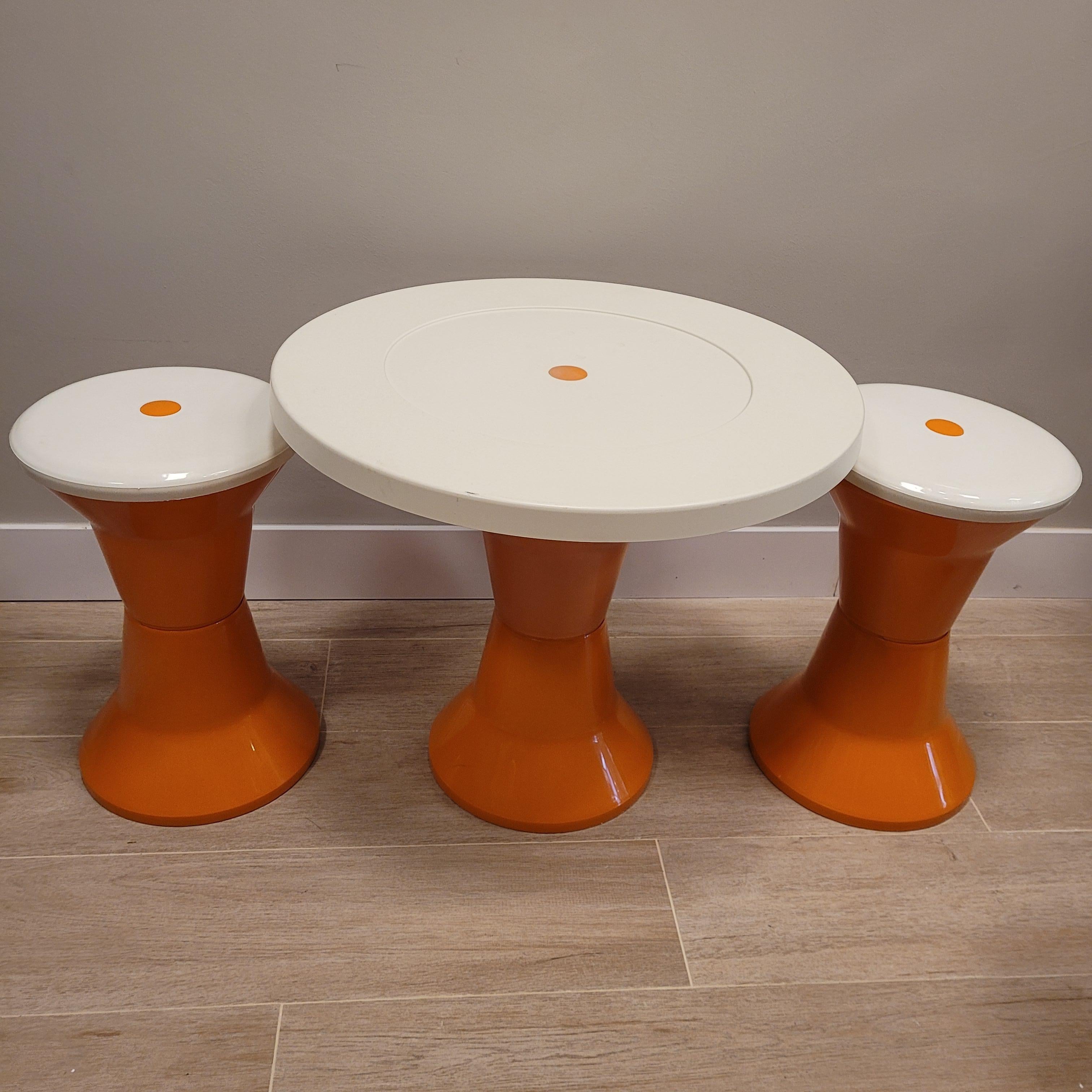 Polystyrene French  Orange white after  Henry Massonet Table and 6 stools set 60s For Sale