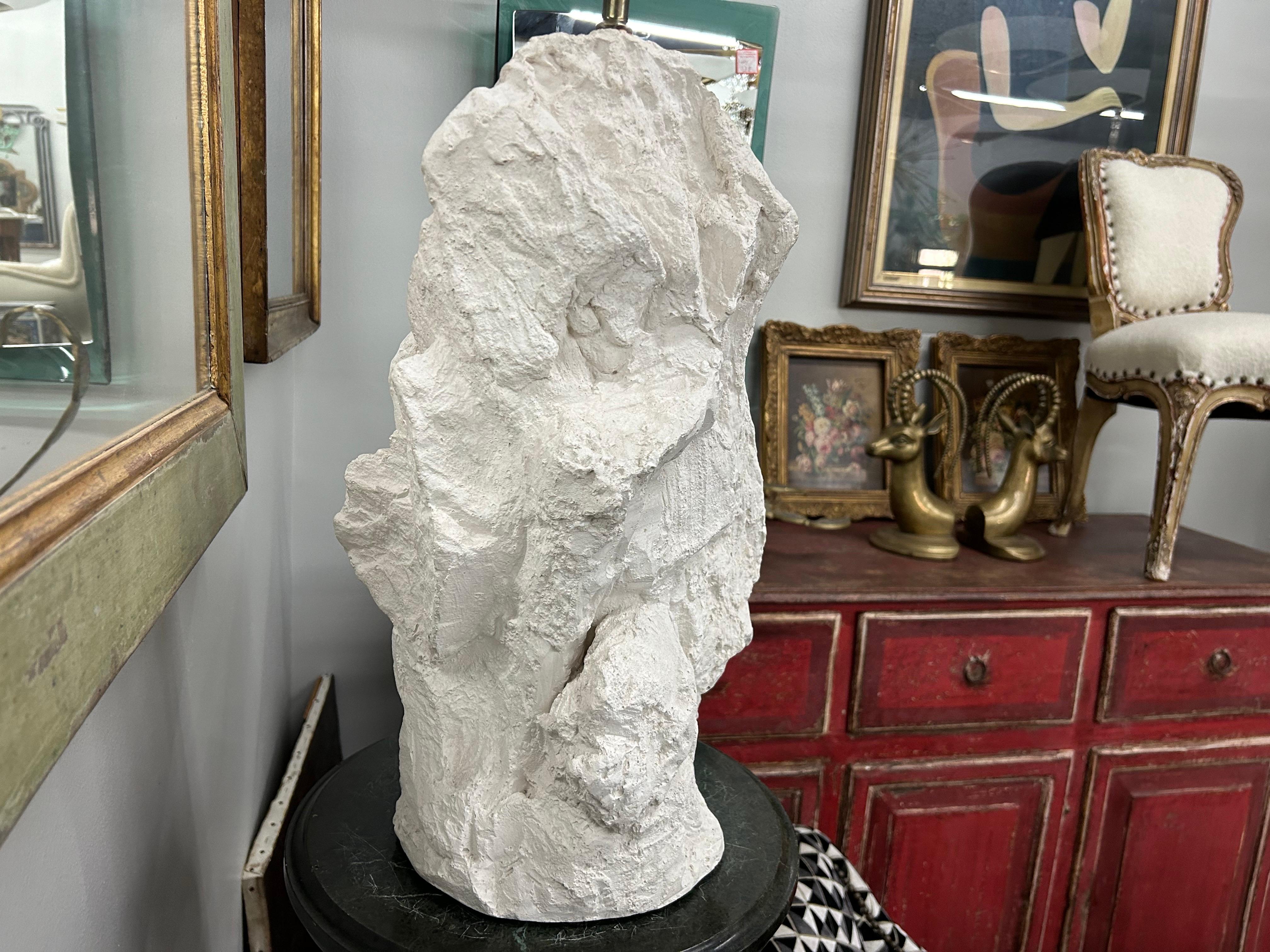 Francese Lampada in gesso francese organica e moderna ispirata a Serge Roche in vendita