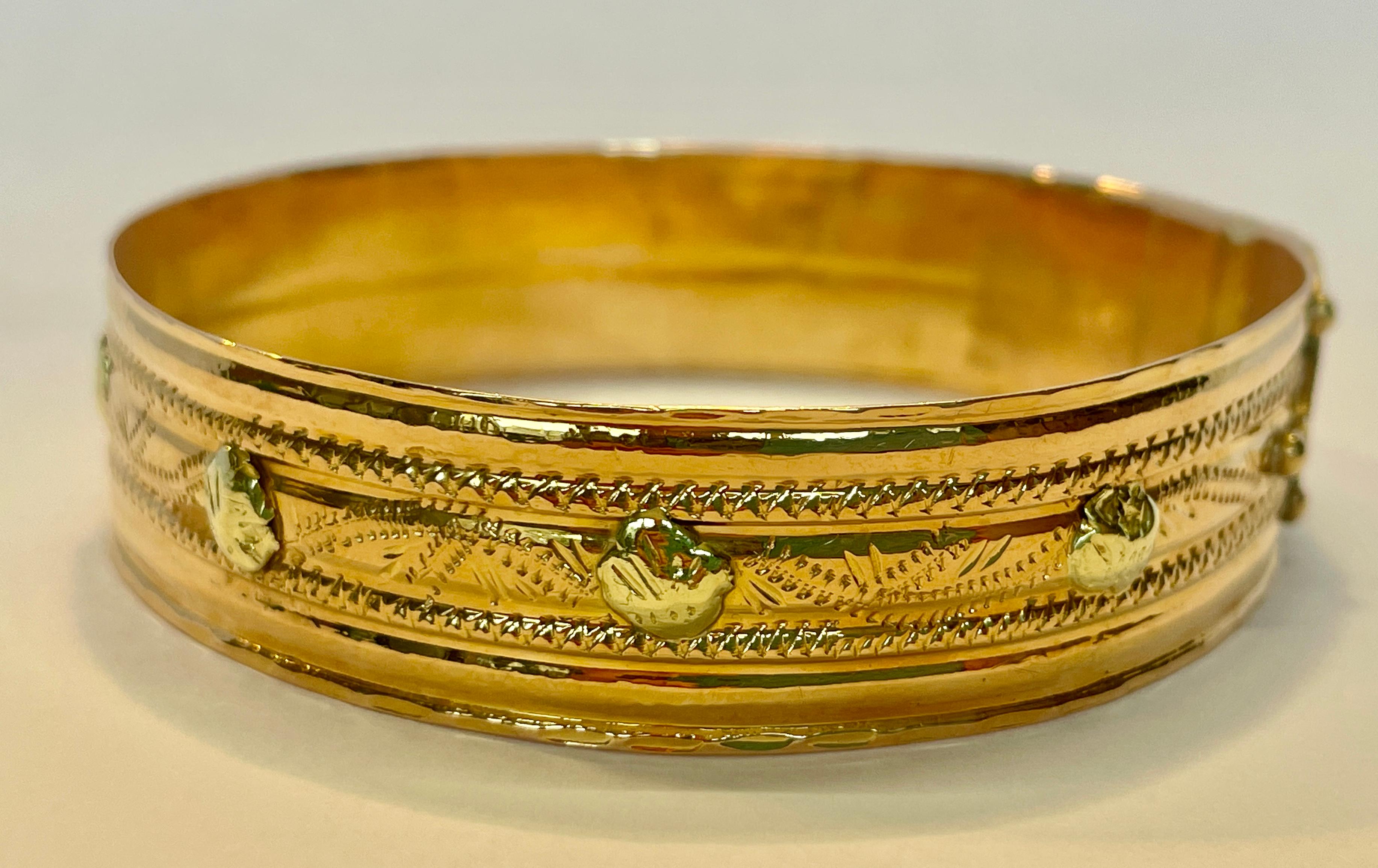 French Oriental Bangle Gold Bracelet 18 Karat with Khamsa and Heart 1930s For Sale 6