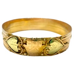 French Oriental Bangle Gold Bracelet 18 Karat with Khamsa and Heart 1930s