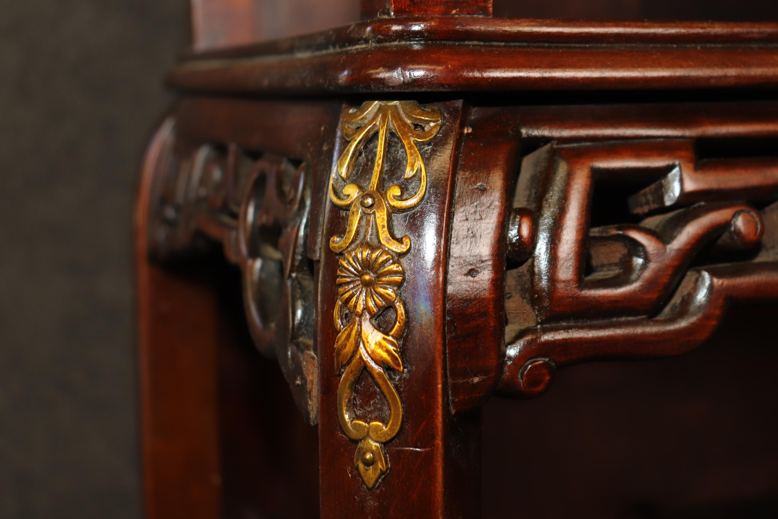 Vitrina francesa de estilo oriental a la manera de Gabriel Viardot Bronce