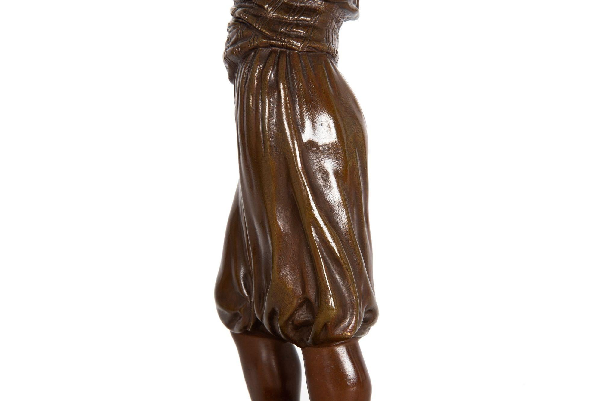 Französische orientalische Bronzeskulptur eines nordafrikanischen Berberjungen aus Bronze von Marcel Debut im Angebot 14