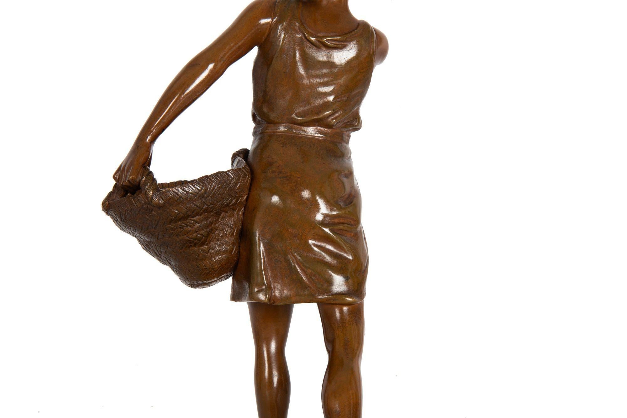 Französische orientalistische Bronzeskulptur eines tunesischen Fruit Sellers von Marcel Debut im Angebot 15