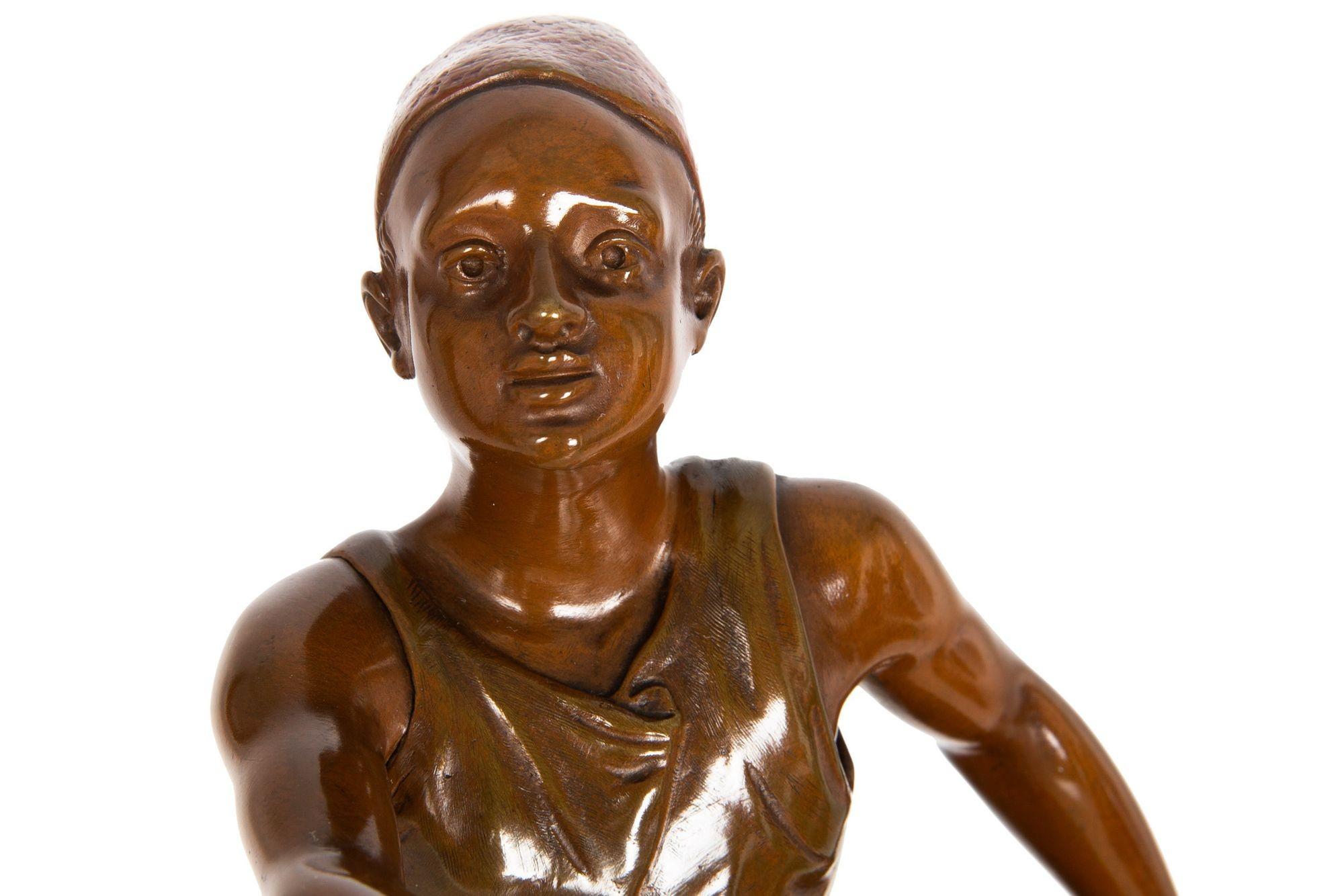 Französische orientalistische Bronzeskulptur eines tunesischen Fruit Sellers von Marcel Debut im Angebot 2