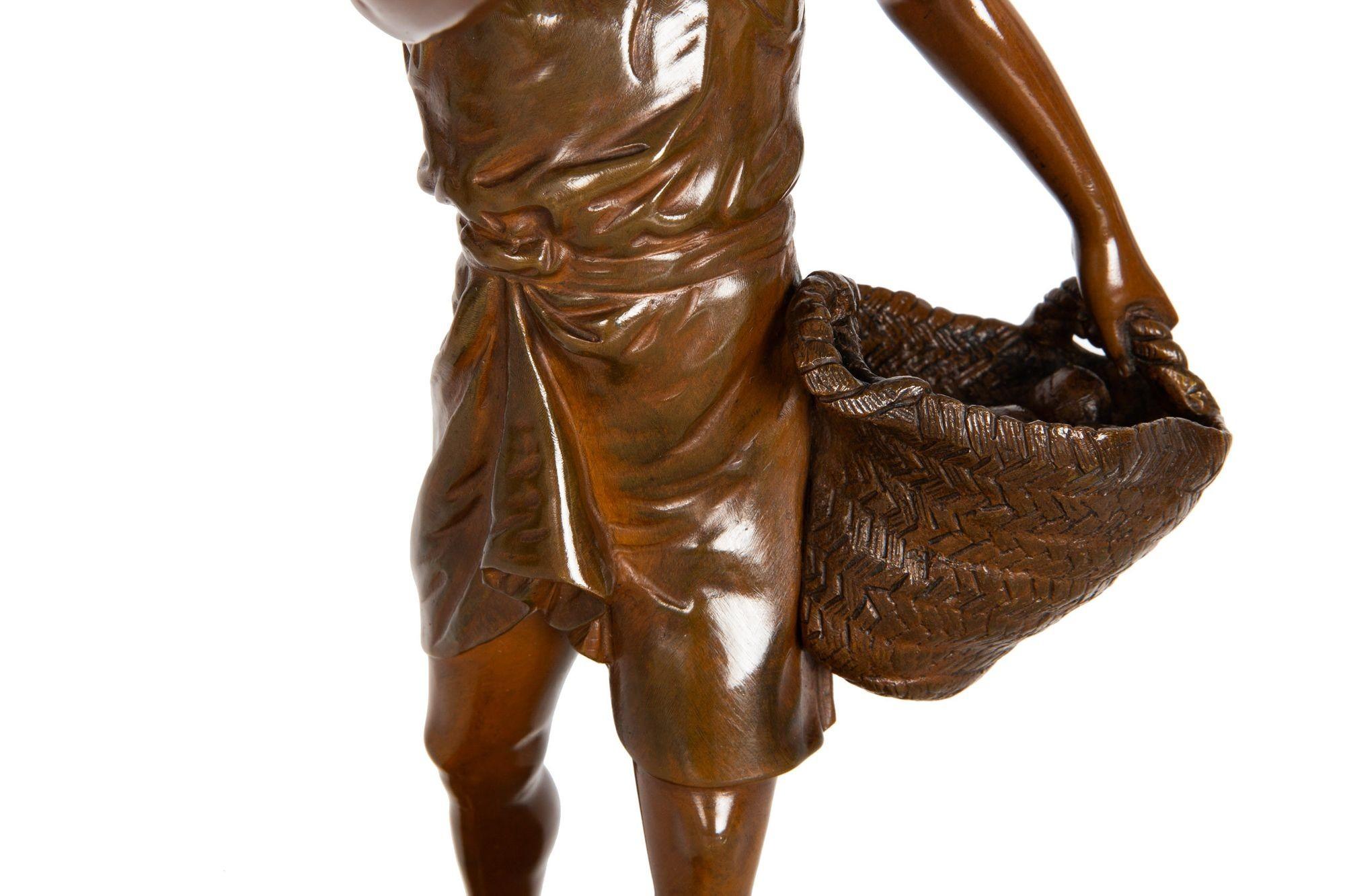 Französische orientalistische Bronzeskulptur eines tunesischen Fruit Sellers von Marcel Debut im Angebot 4