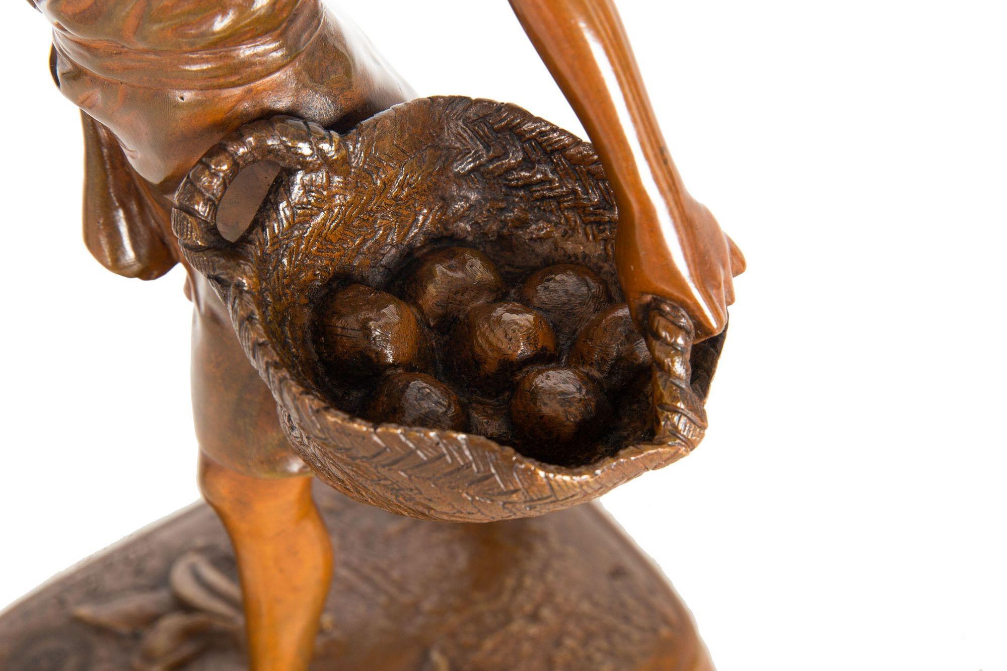 Französische orientalistische Bronzeskulptur eines tunesischen Fruit Sellers von Marcel Debut im Angebot 5