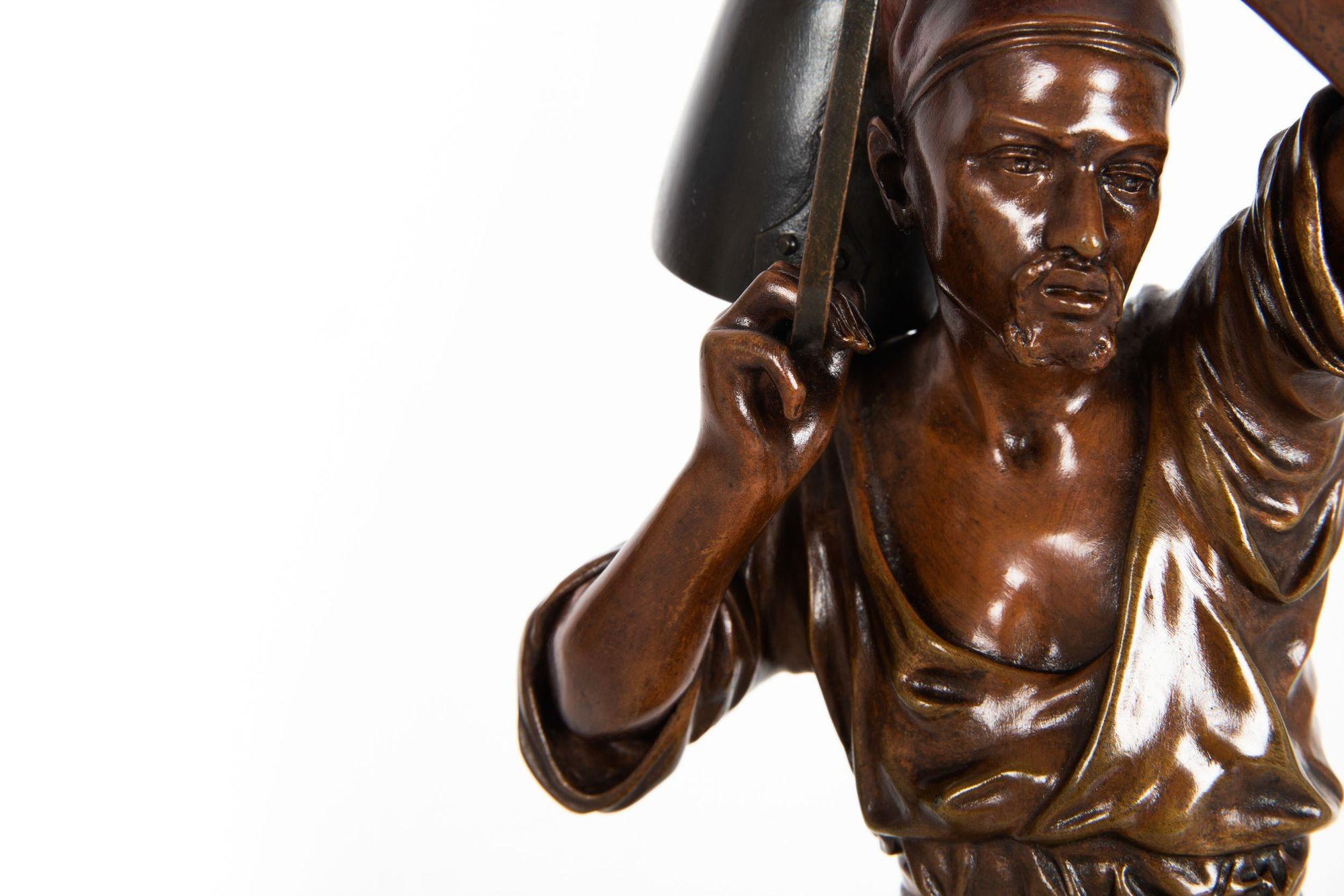 Sculpture orientaliste française de porteur d'eau de Louis Hiolin en vente 11