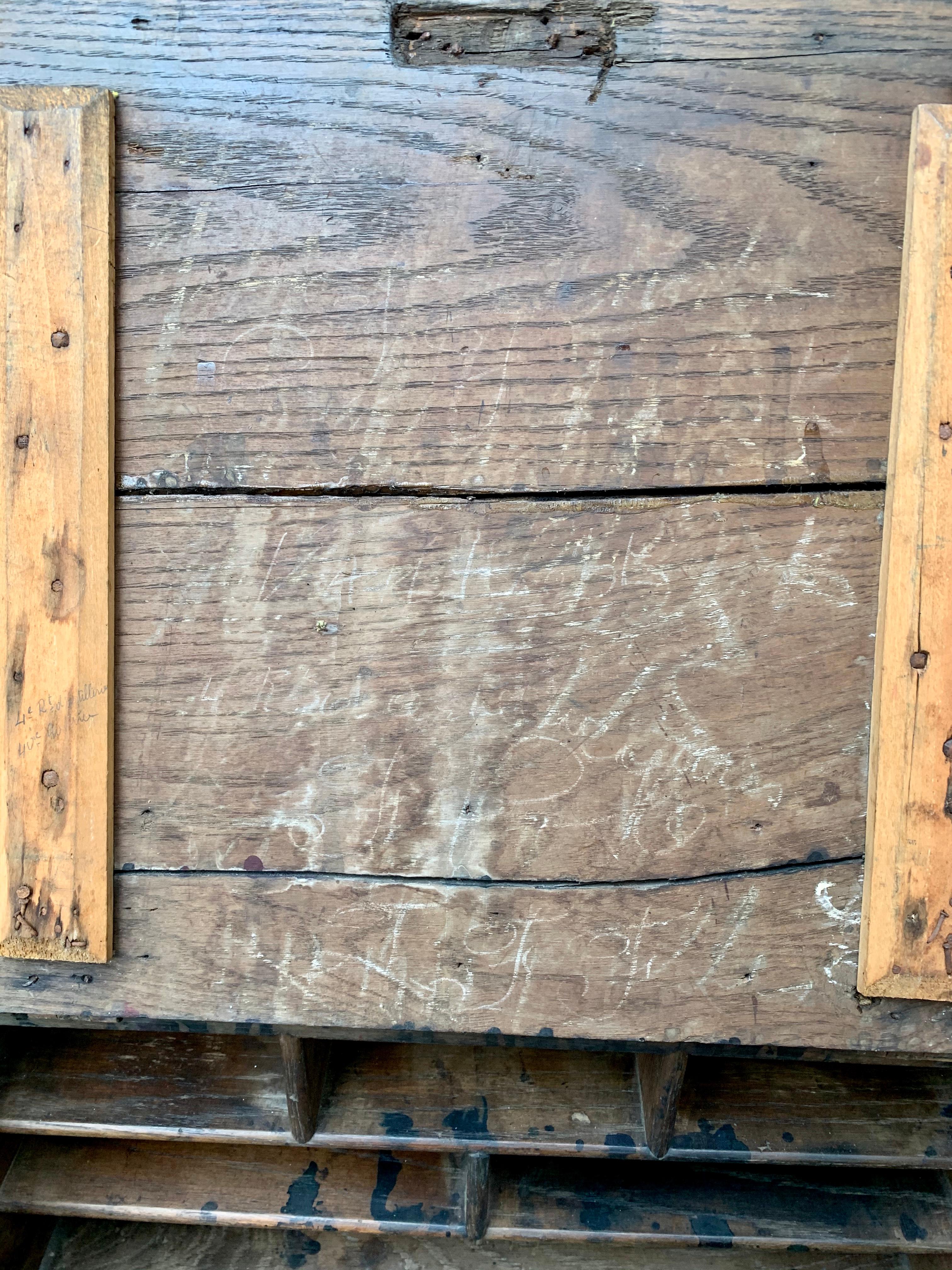Escritorio Francés Original del Siglo XVIII Portátil Pintado de Negro en venta 7