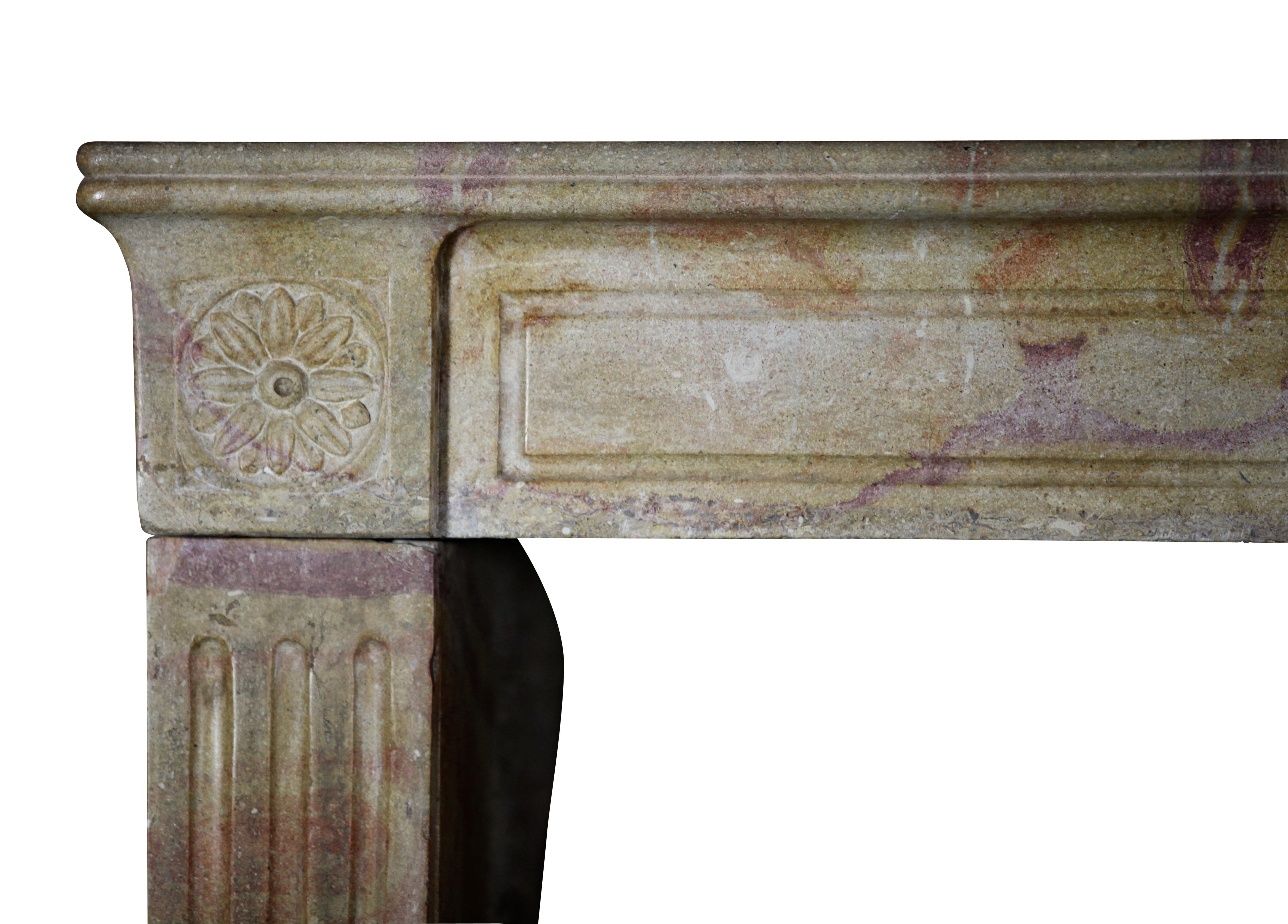 Französisches Original Vintage-Kaminsims aus Naturstein, Original (Handgeschnitzt) im Angebot