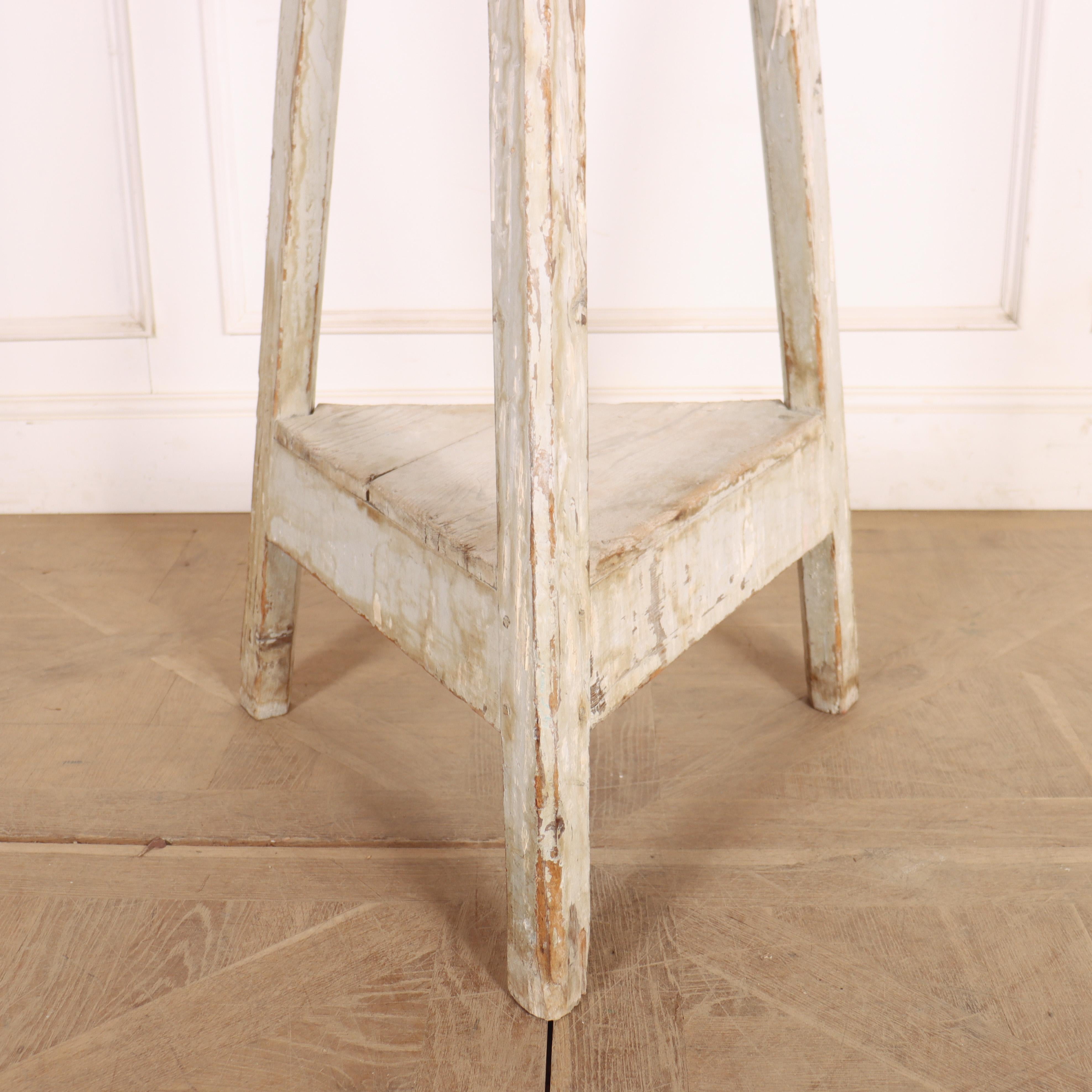 French Original Painted Sculpture Stand In Good Condition For Sale In Leamington Spa, Warwickshire