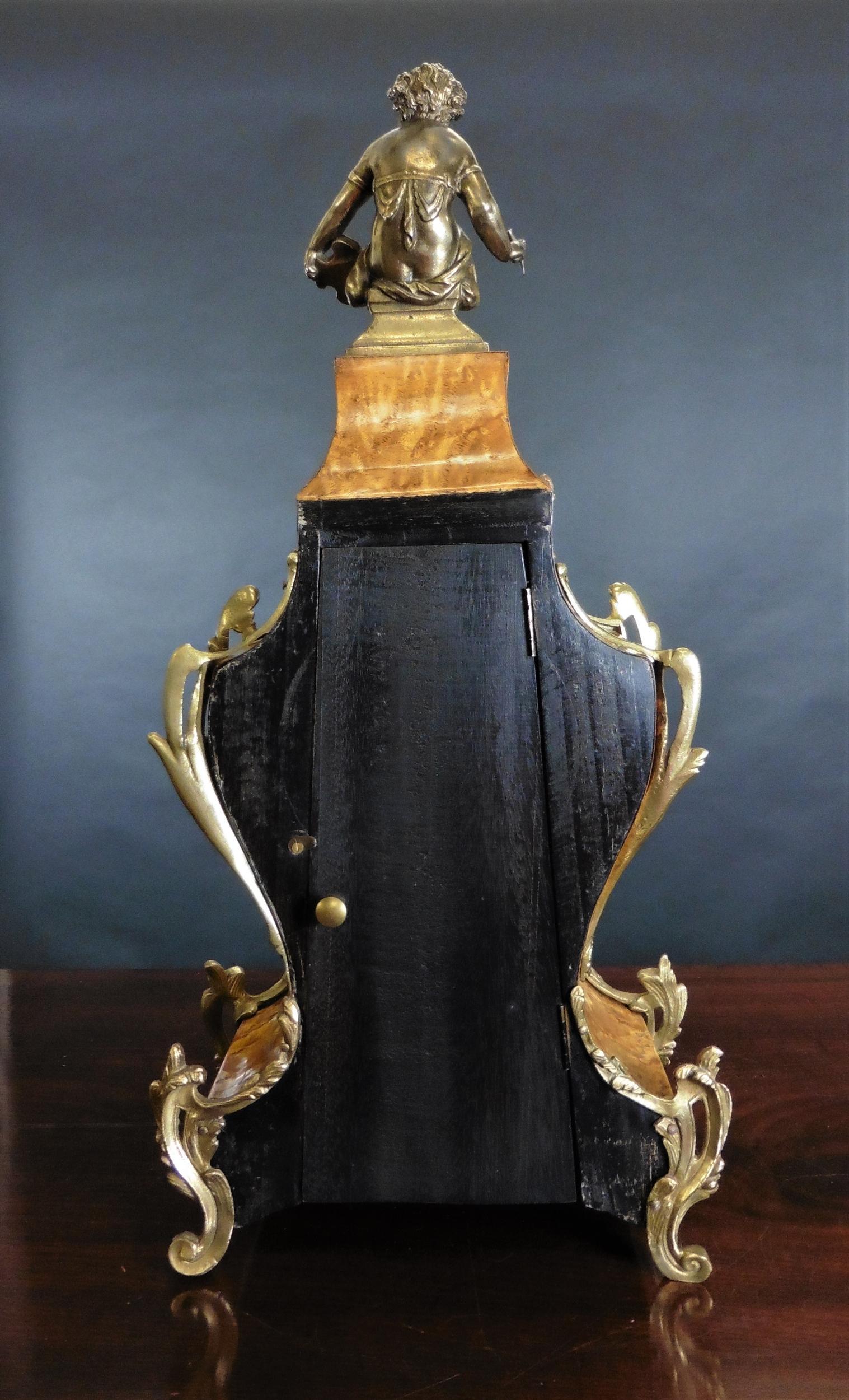 XIXe siècle Pendule Boulle française en érable et bronze doré en vente