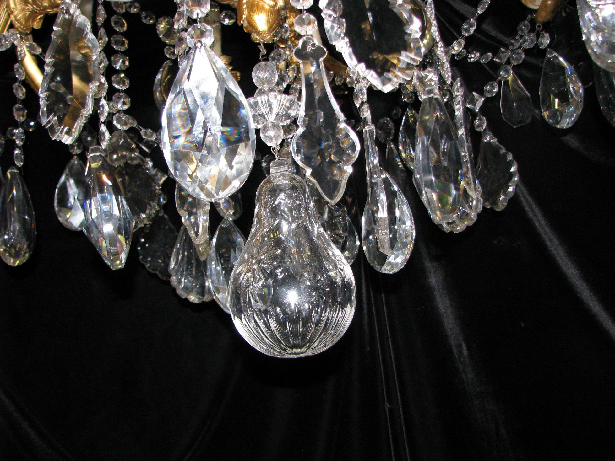 French Ormolu and Cut Crystal Chandelier, 19th Century For Sale 4