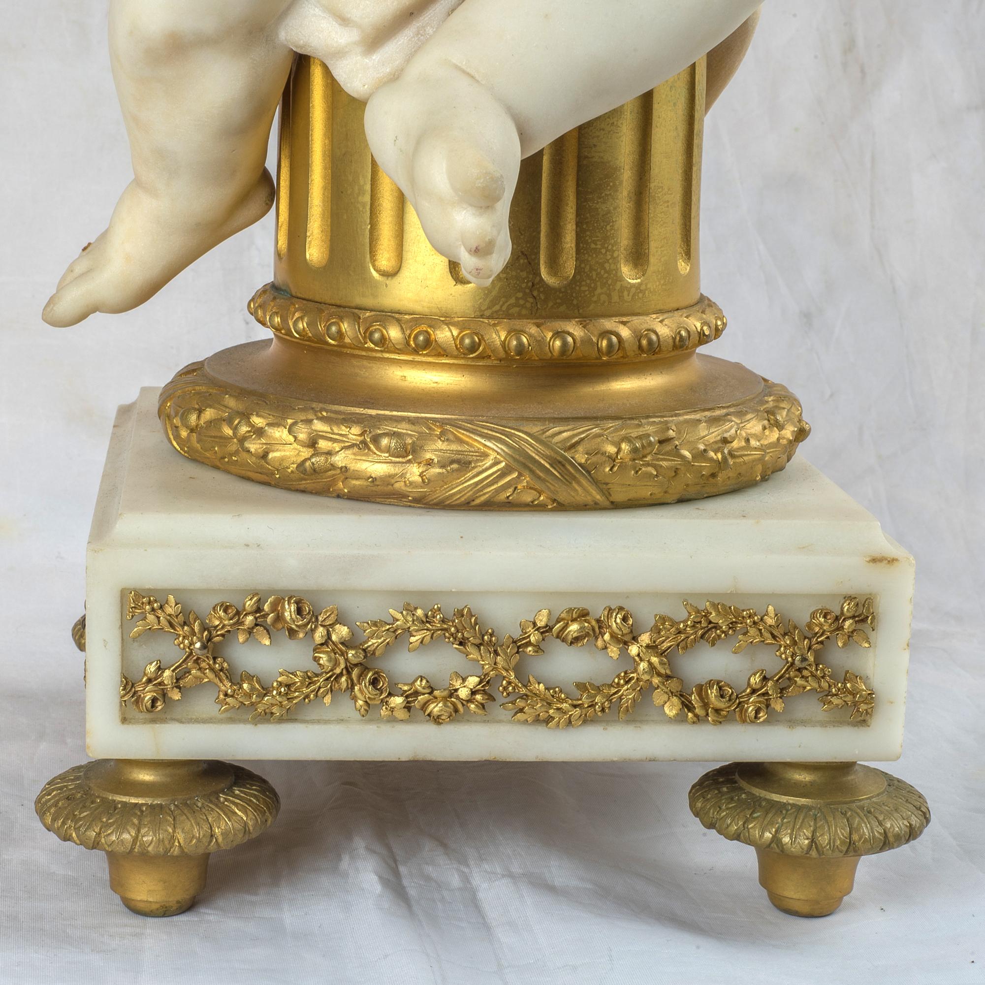 Bronze doré Garniture d'horloge française en bronze doré et marbre en vente