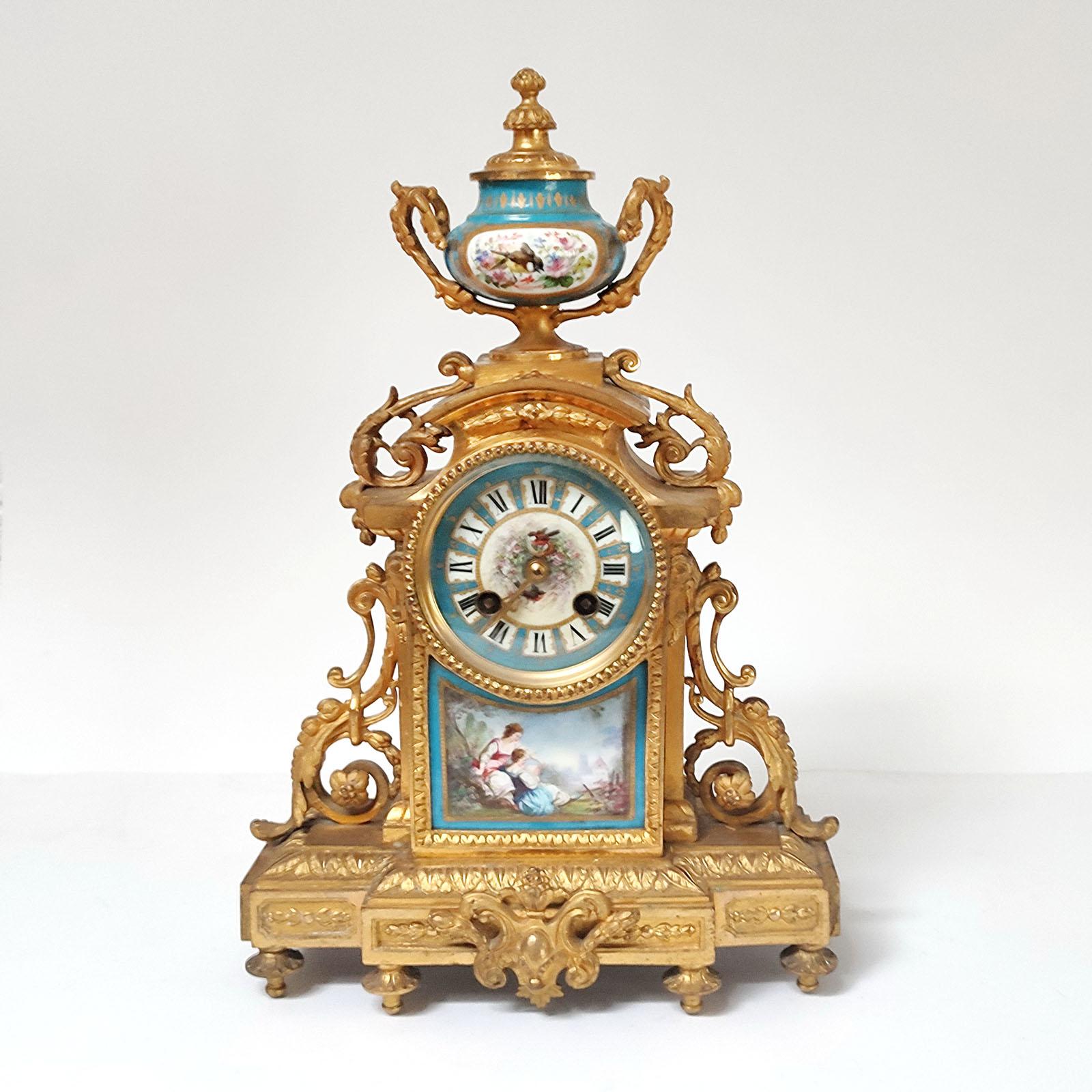French Ormolu and Porcelain Mantle Clock and Pair of Candelabra, 19th Century In Good Condition In Bochum, NRW
