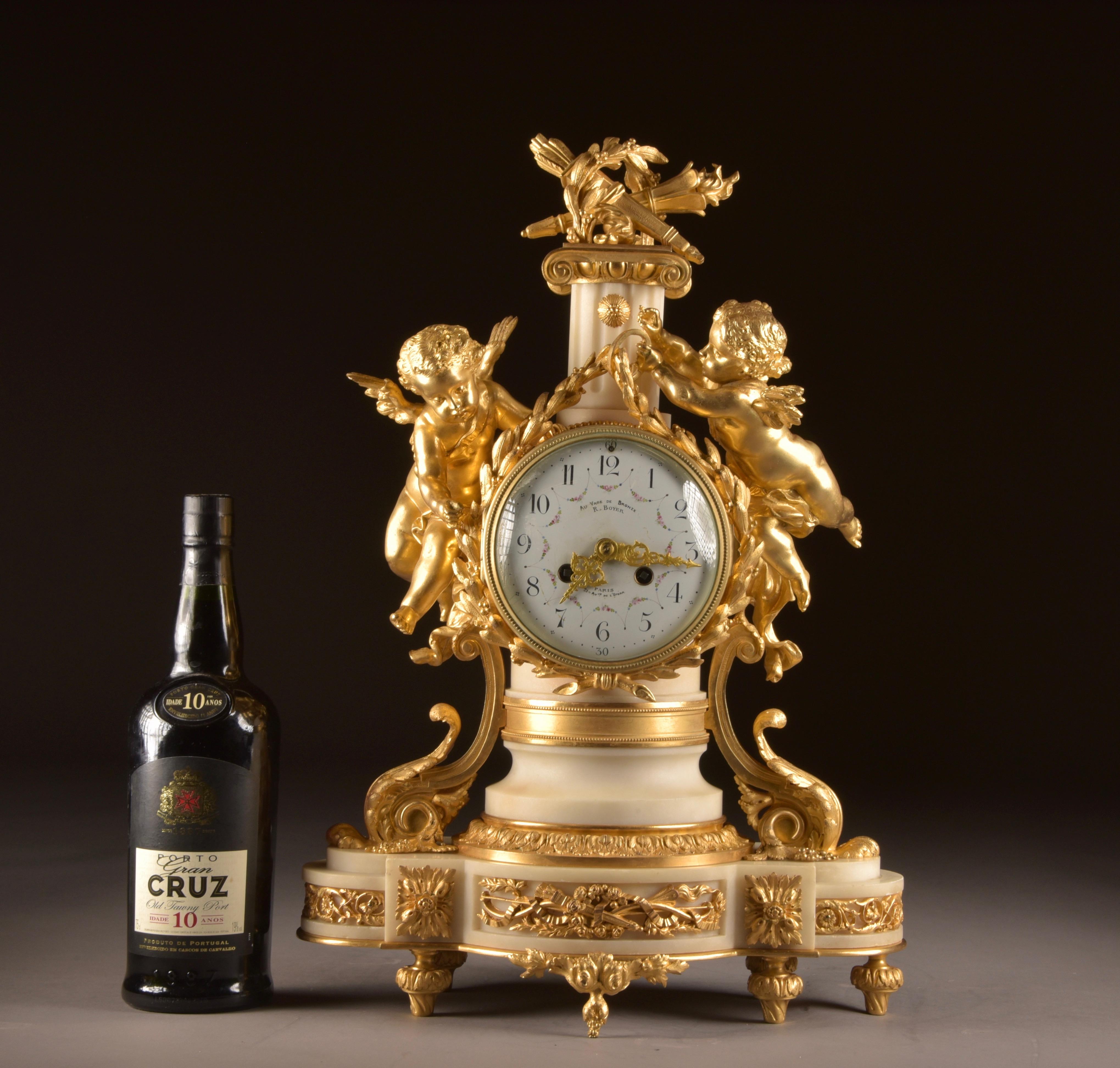 Impressive clock with 2 large cherubs in Louis XVI style.
Signed with: Au vase de bronze