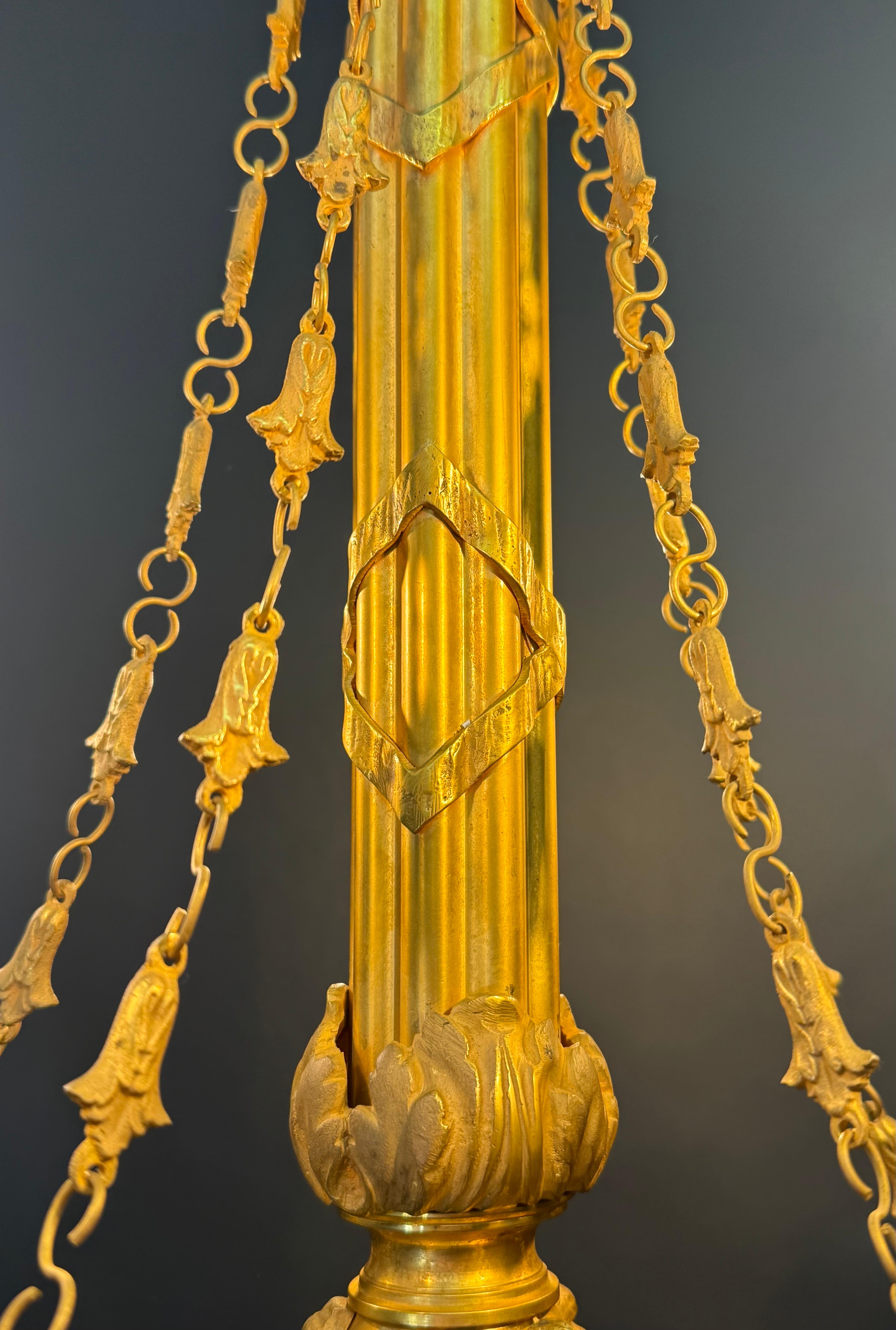 Araña francesa de bronce dorado estilo Imperio, ca.1960 en venta 4