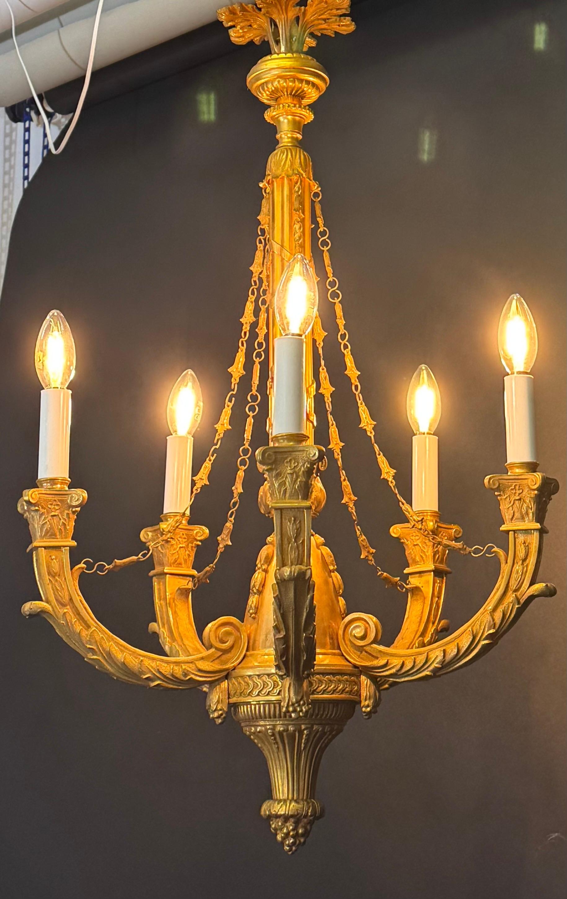 Araña francesa de bronce dorado estilo Imperio, ca.1960 en venta 7