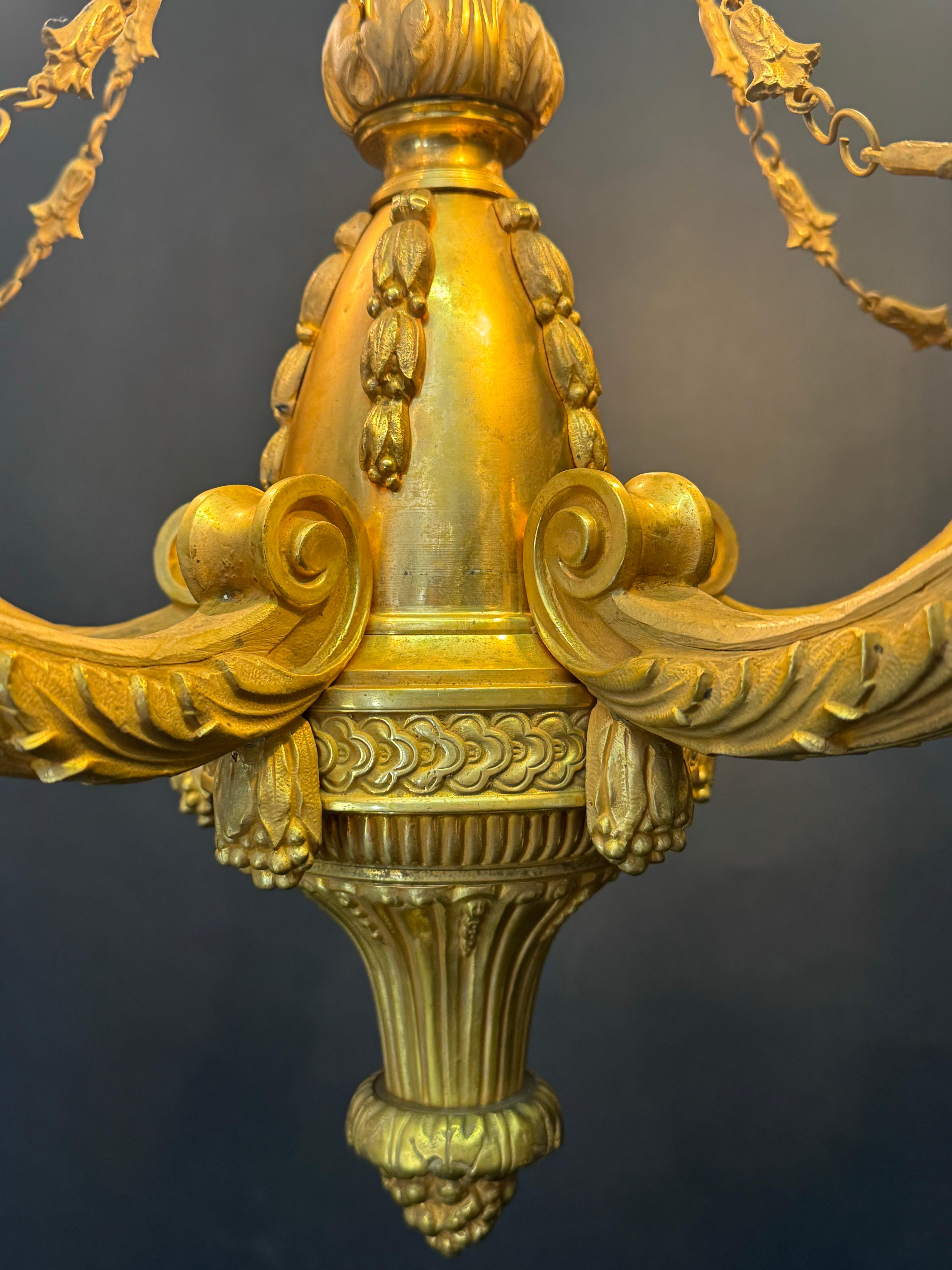 Araña francesa de bronce dorado estilo Imperio, ca.1960 Francés en venta