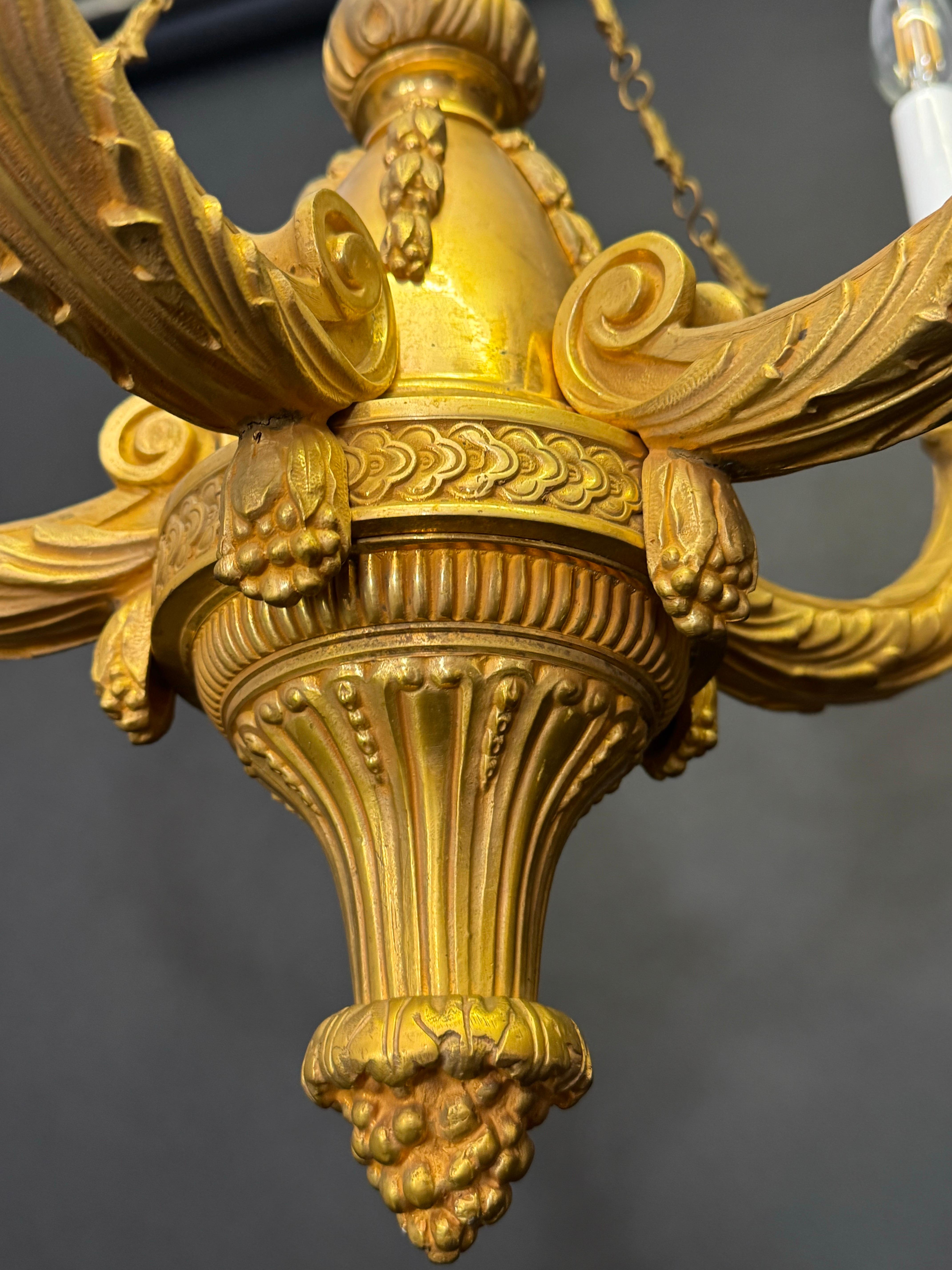 Araña francesa de bronce dorado estilo Imperio, ca.1960 en Bueno estado para la venta en Warsaw, PL