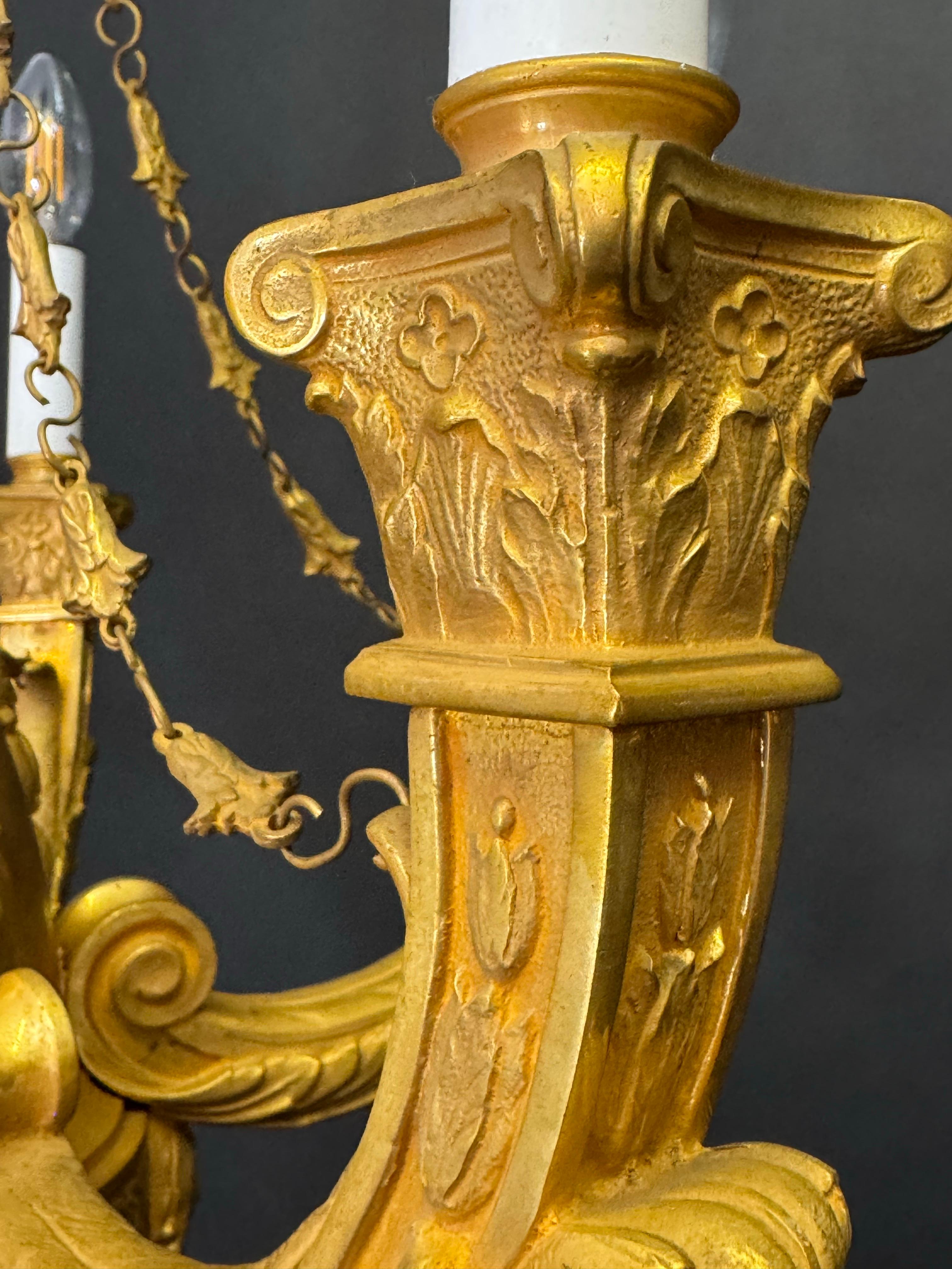 Araña francesa de bronce dorado estilo Imperio, ca.1960 mediados del siglo XX en venta