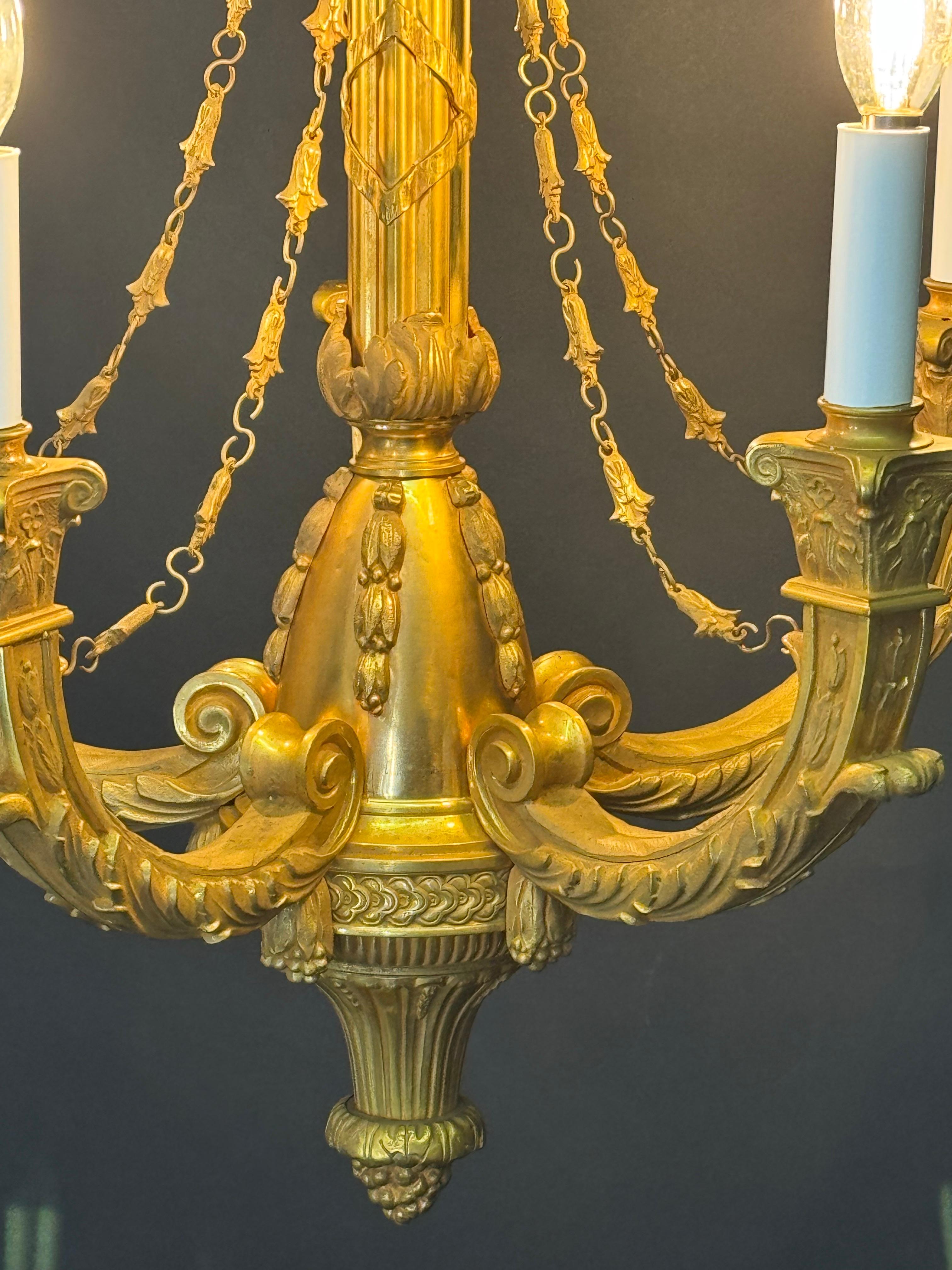 Araña francesa de bronce dorado estilo Imperio, ca.1960 en venta 3