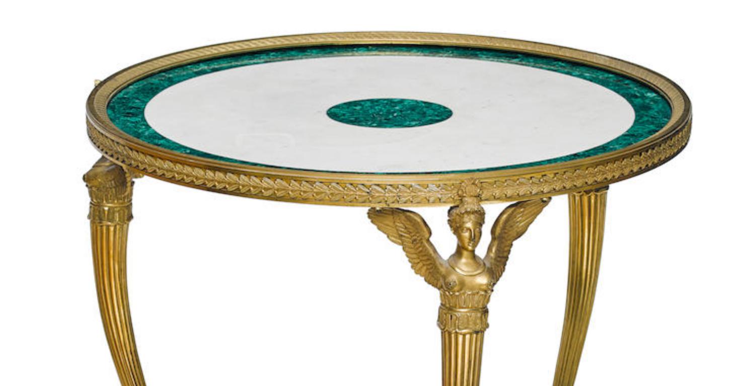 Gueridon-Tisch aus Goldbronze, Malachit und weißem Marmor, um 1870 (Französisch) im Angebot