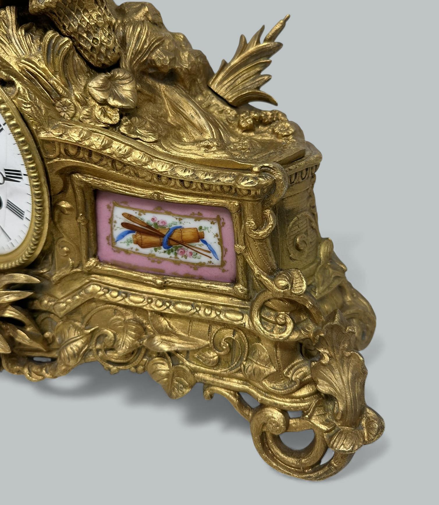 Orologio da parete francese in porcellana di Sèvres in bronzo ormolinato di Jean-Baptiste Delettrez In condizioni buone in vendita a Dublin, Ireland