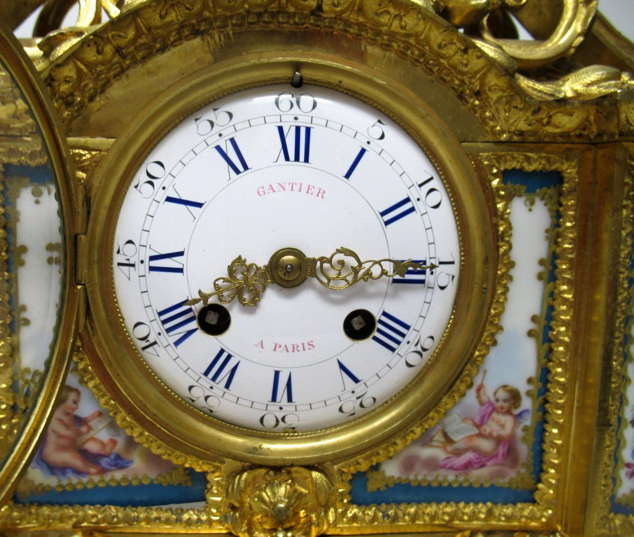 French Ormolu Bronze Sèvres Porcelain Mantle Clock Vincenti et Cie, Paris In Good Condition For Sale In Dublin, Ireland