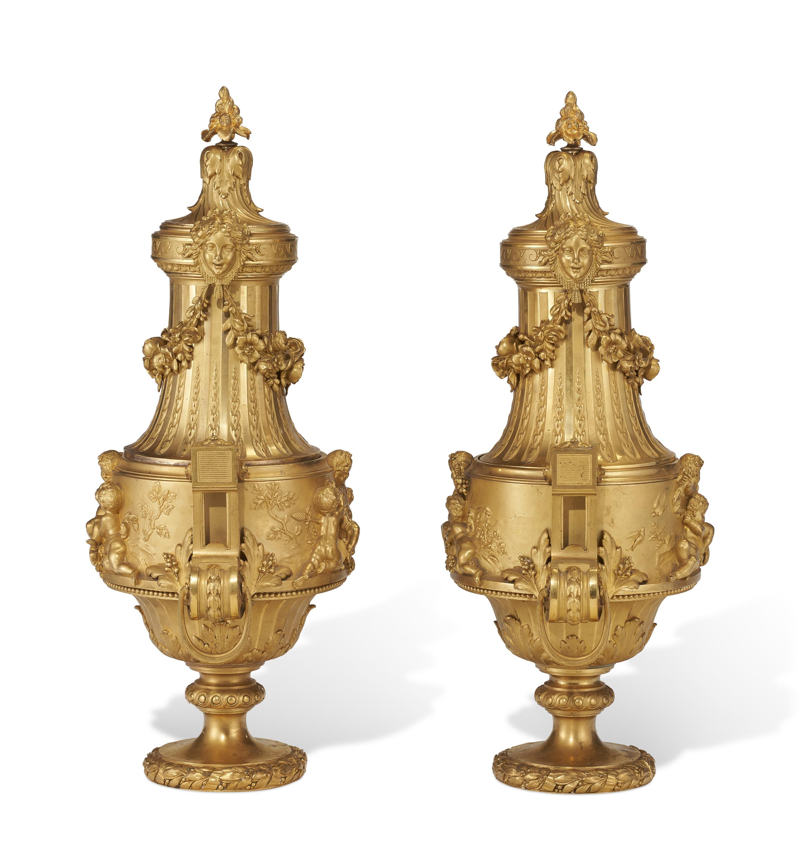 Louis XVI Urnes en bronze doré de Maxime Secrétant  en vente