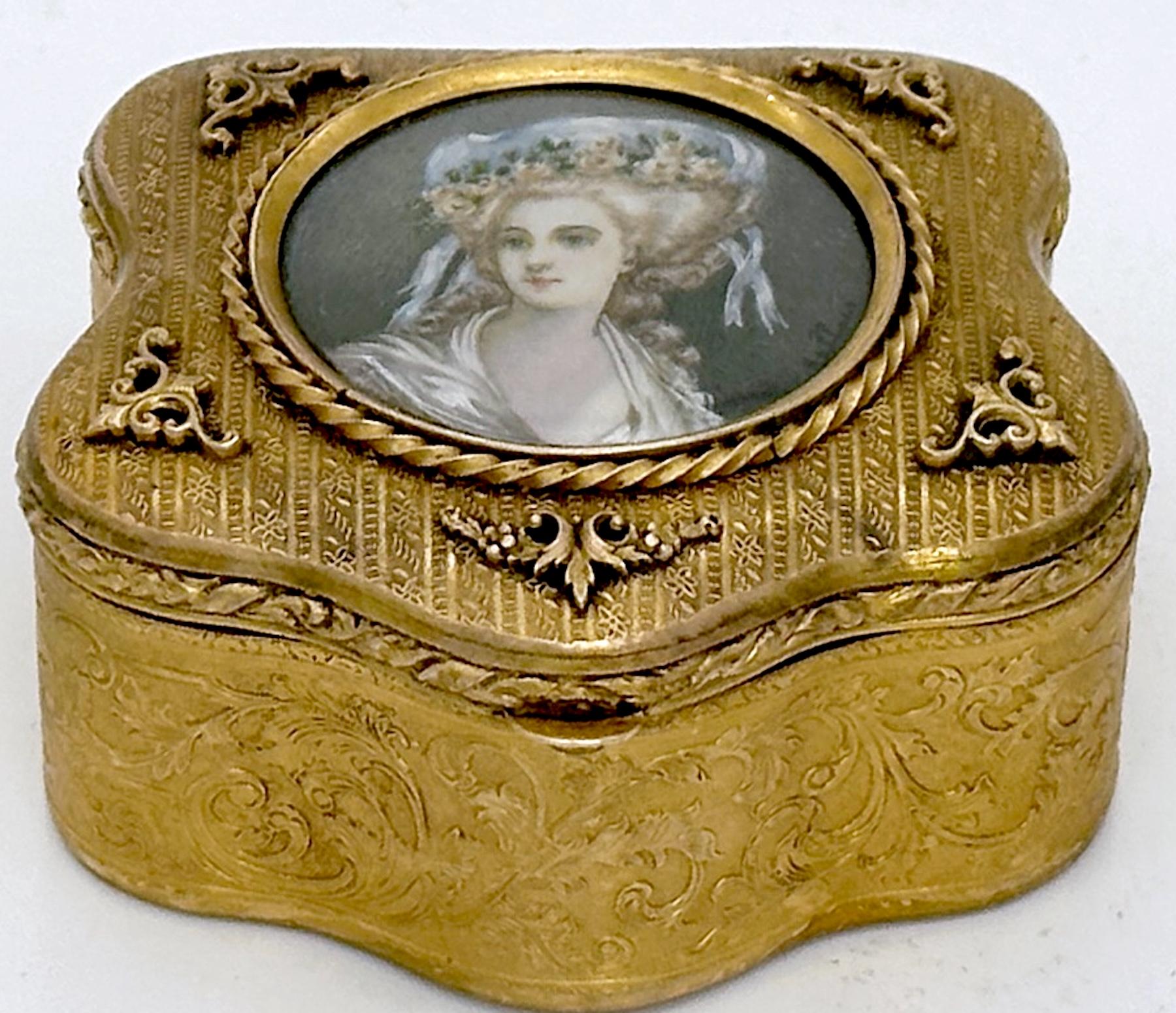 Scatola francese con cartiglio Ormolu Ritratto di Marie Antoinette, Parigi, Circa 1900 in vendita 3