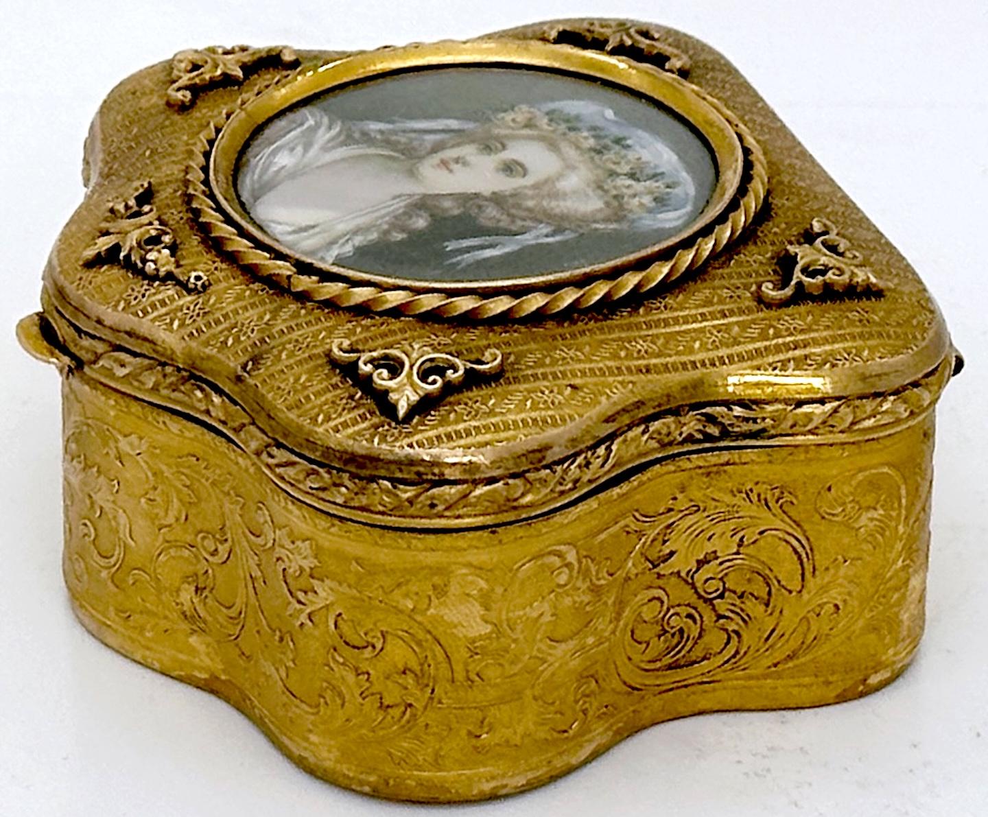 Luigi XVI Scatola francese con cartiglio Ormolu Ritratto di Marie Antoinette, Parigi, Circa 1900 in vendita