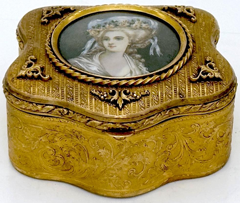 Scatola francese con cartiglio Ormolu Ritratto di Marie Antoinette, Parigi, Circa 1900 In condizioni buone in vendita a West Palm Beach, FL