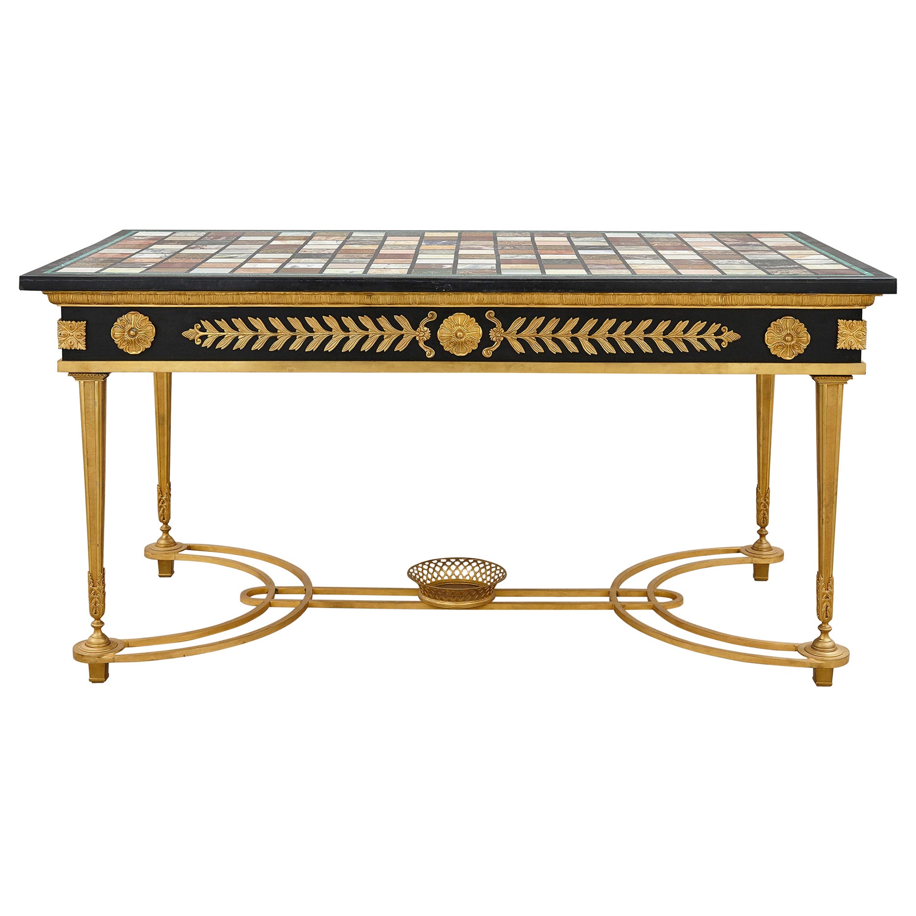 Table basse française en bronze doré avec plateau en spécimen de marbre italien en vente