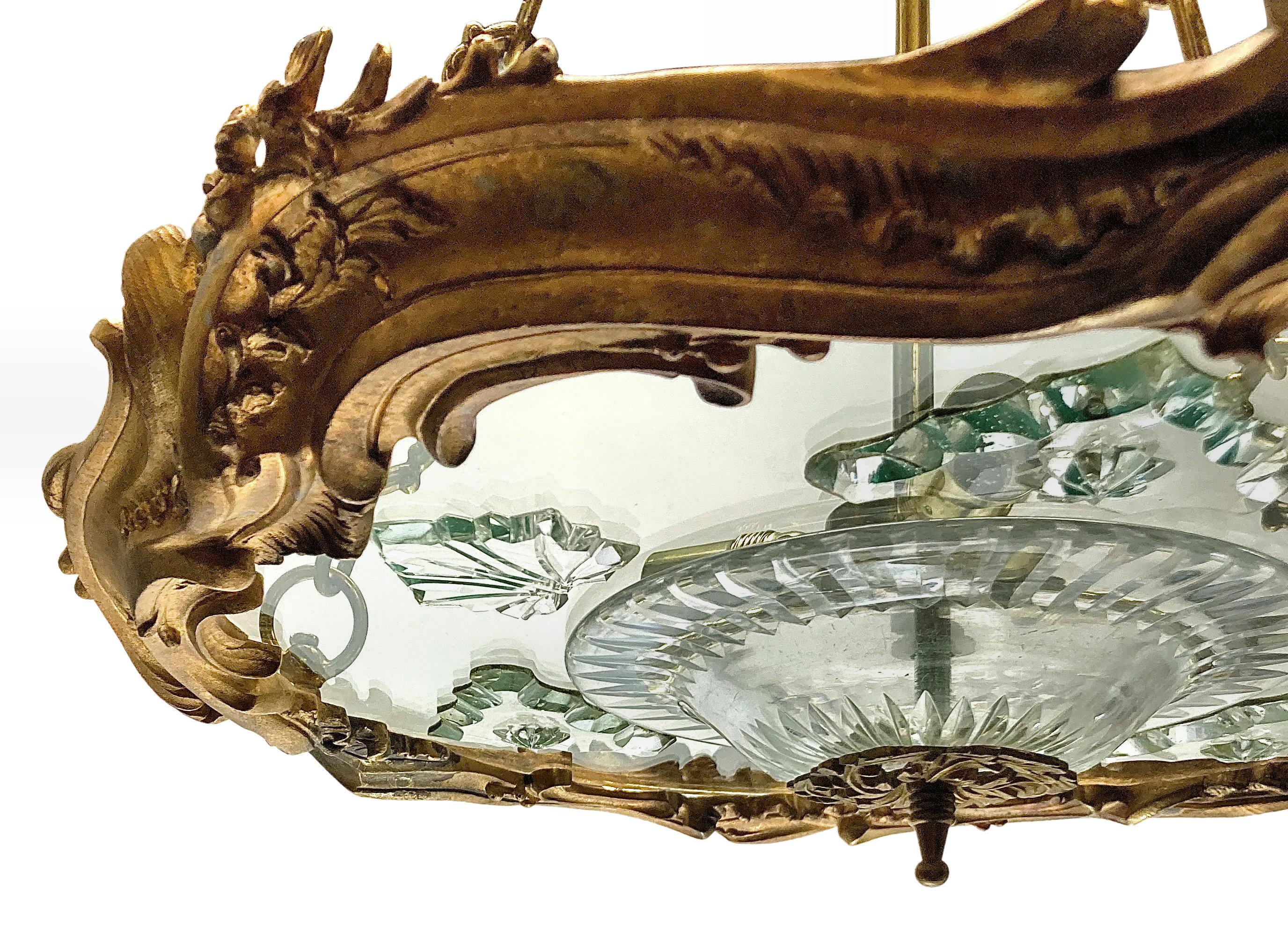 Vetro intagliato Plafoniera francese in ormolu e vetro tagliato in vendita