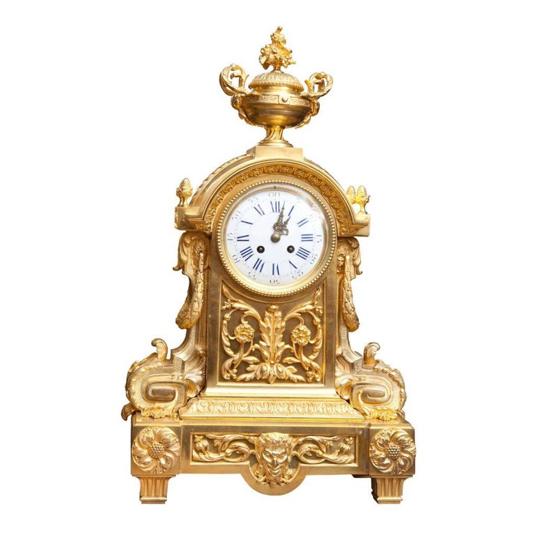 France, circa 1880

A fine French, gilt bronze ormolu mantel clock with its porcelain face, the case with elaborate garland decorations culminating in a volute krater of flowers above.

Striking every half hour and hour.

Measures: Height