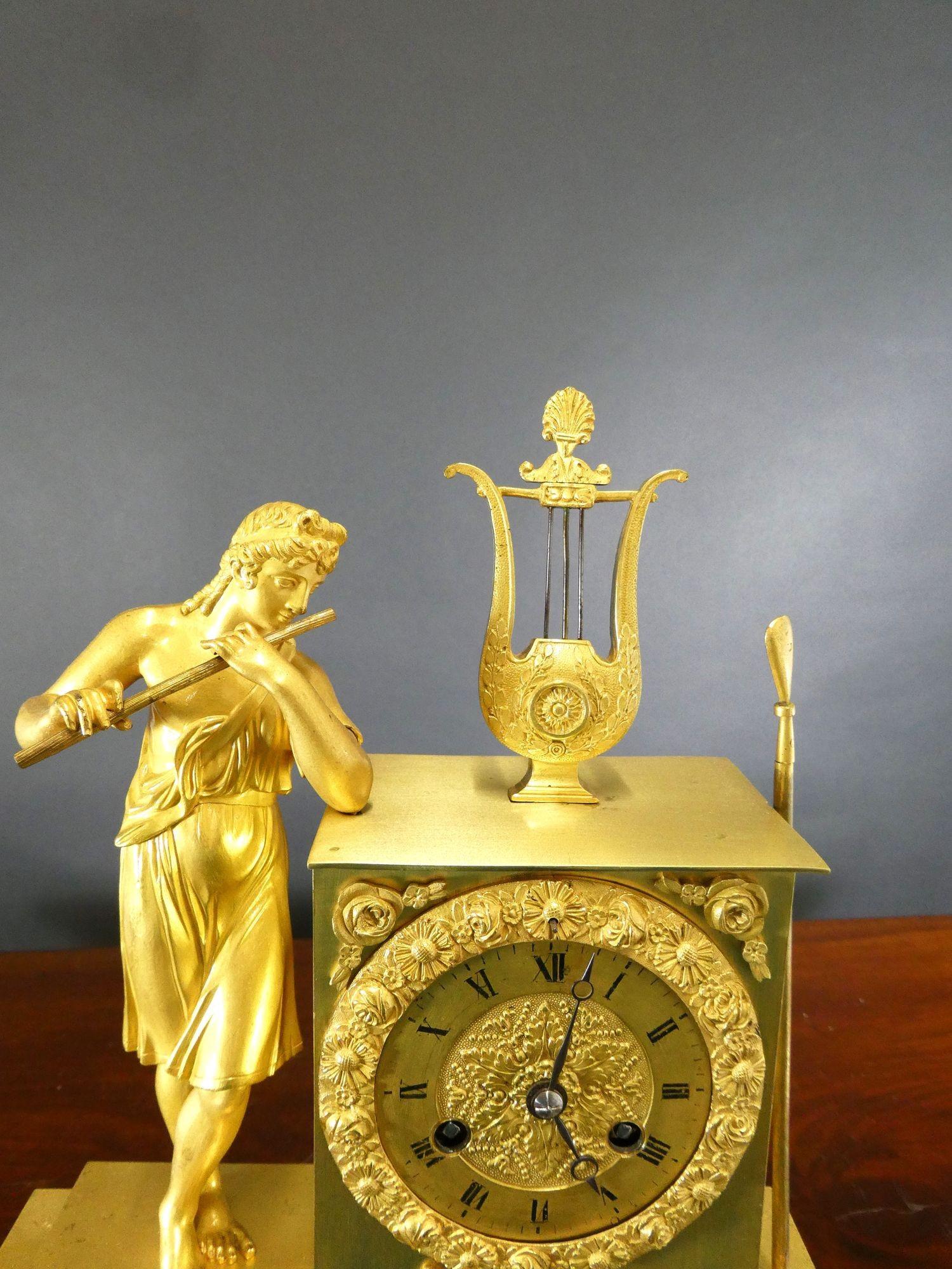 Bronze doré Pendule de cheminée en bronze doré en vente