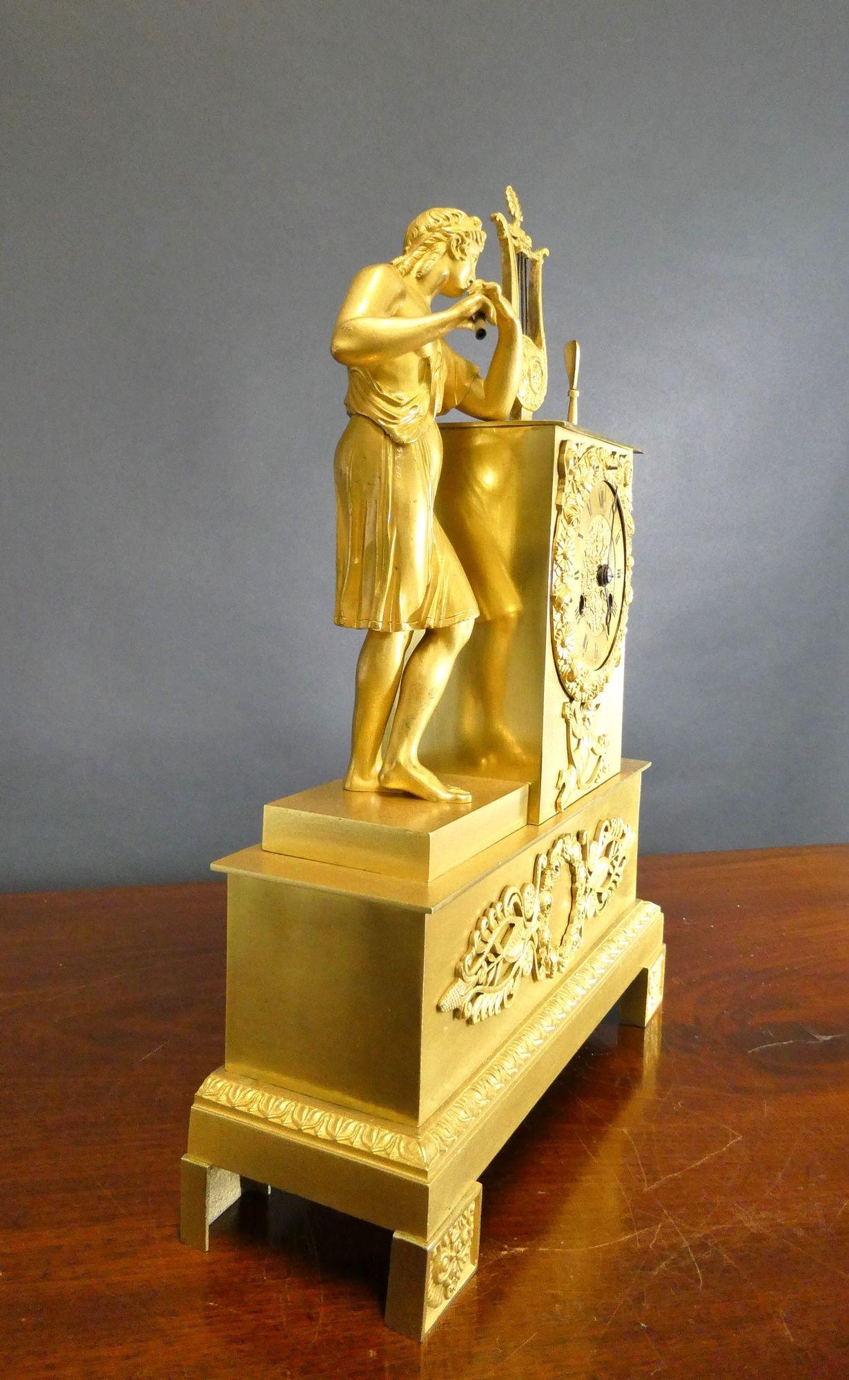 Pendule de cheminée en bronze doré en vente 1