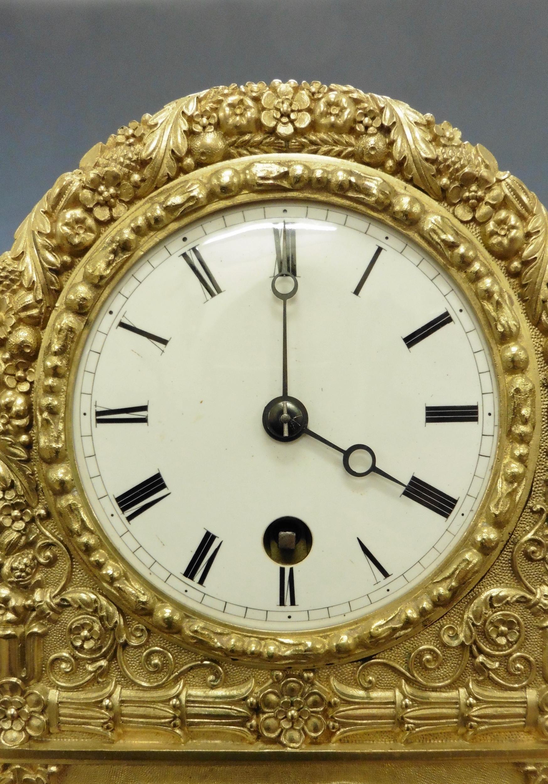 Reloj de chimenea Ormolu francés en venta 2