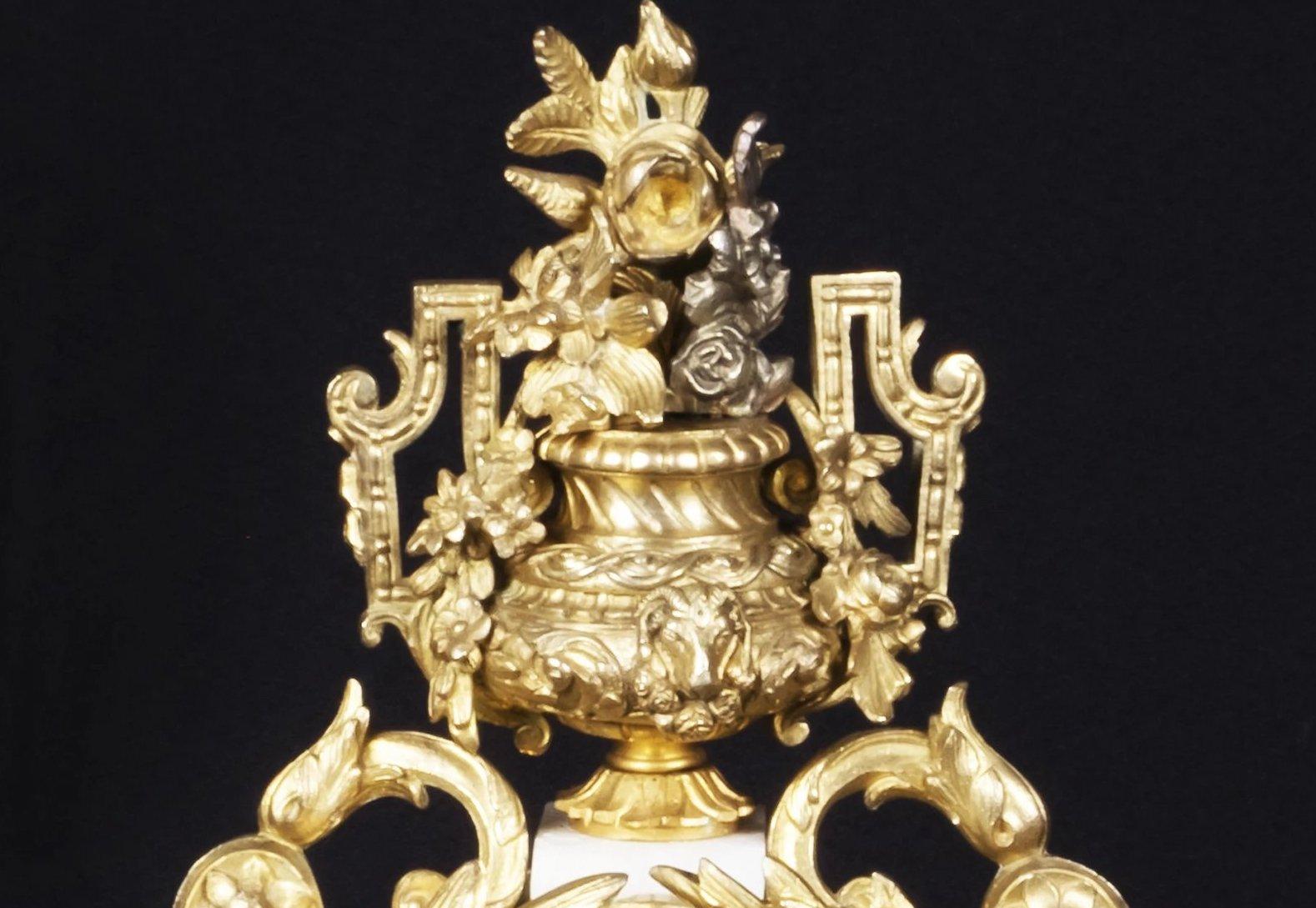 A French ormolu mantel clock
French, mid-late 19th century
Measres: Height 37 cm, width 39 cm, depth 13.5 cm.
A late 19th century French gilt-bronze (ormolu) and marble mantel clock in Louis XVI style.
The round, in a laurel wreath framed porcelain