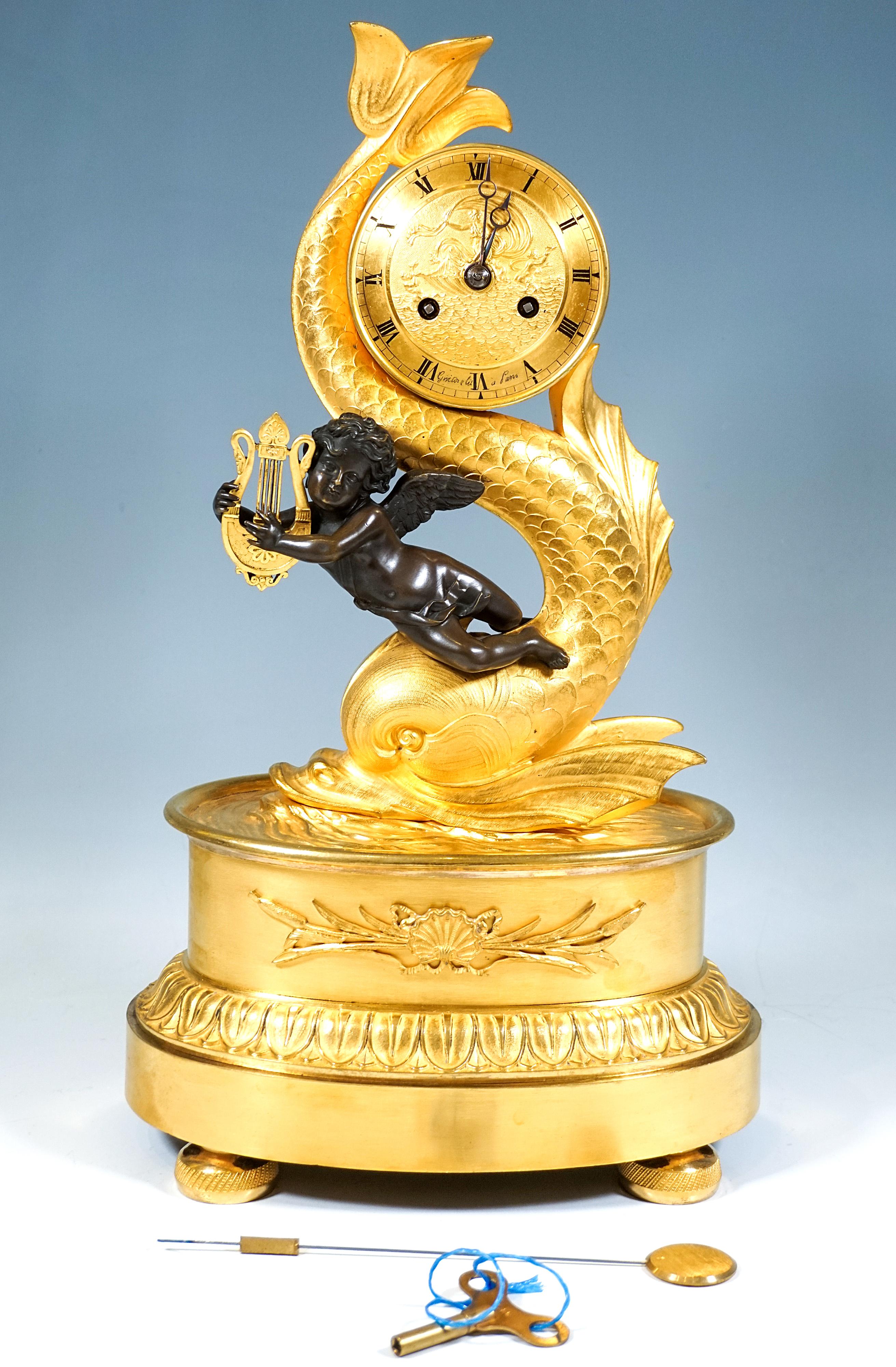French Ormolu Mantle Clock, Pendule 'Au Dauphin', Paris, Around 1800/1830 For Sale 3