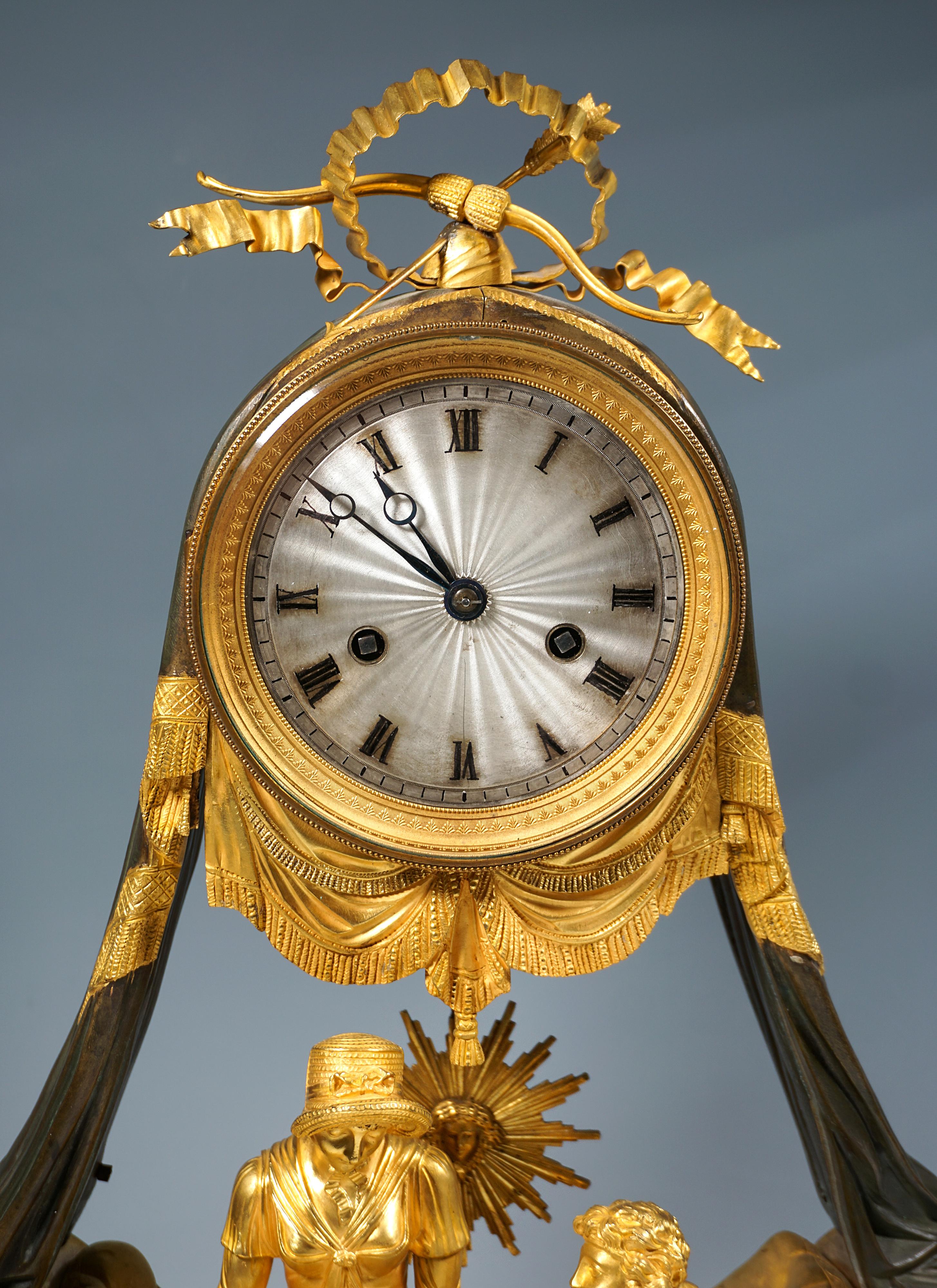 French Ormolu Mantle Clock, Pendule 'Lit à Baldaquin', Paris, Around 1790 In Good Condition For Sale In Vienna, AT