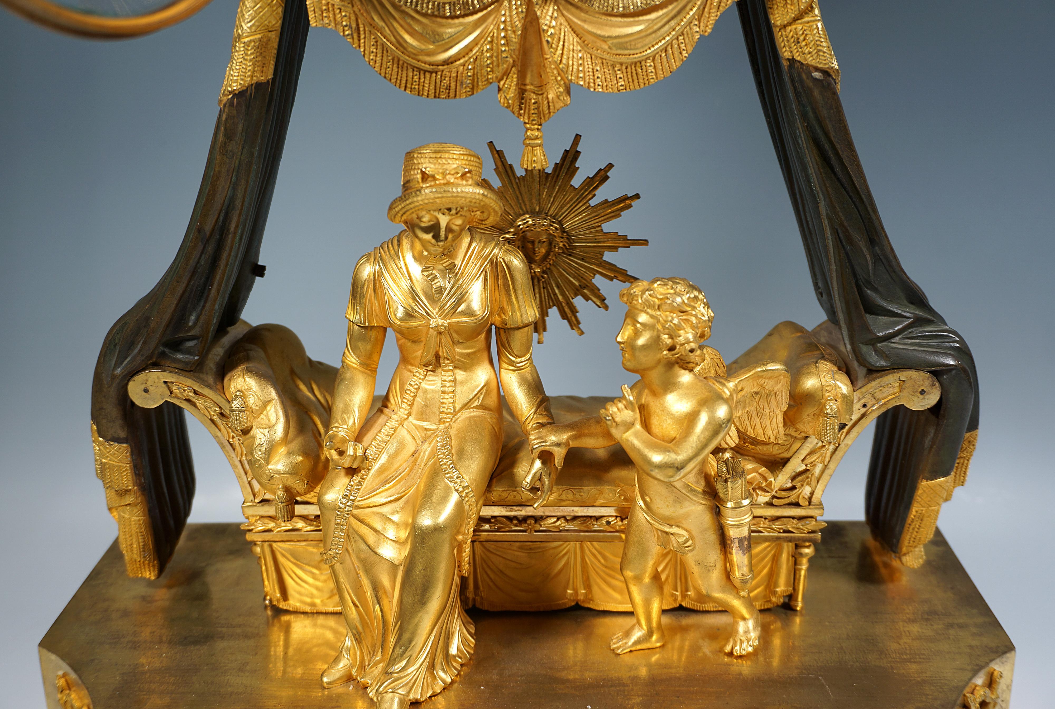 French Ormolu Mantle Clock, Pendule 'Lit à Baldaquin', Paris, Around 1790 For Sale 2