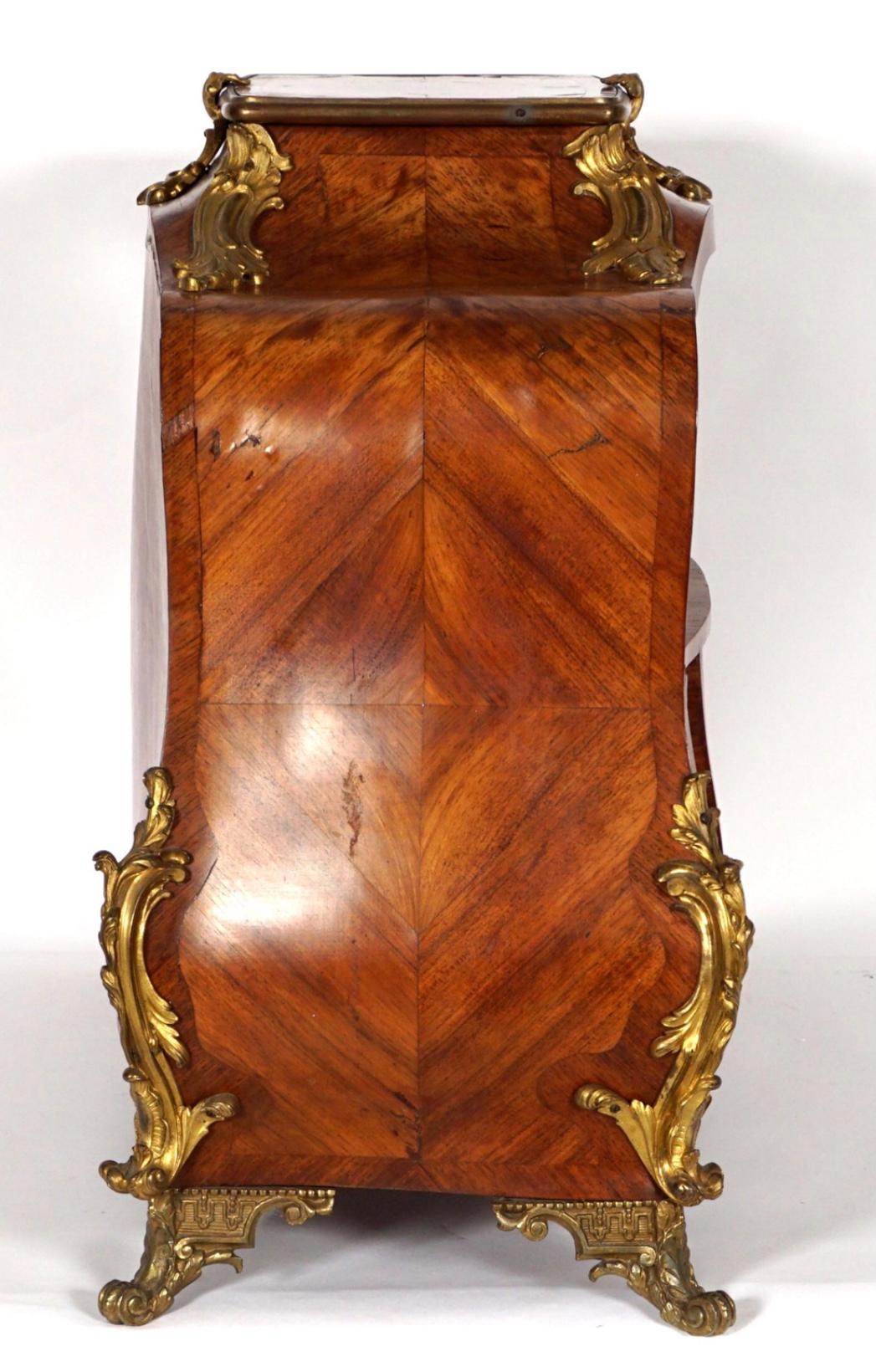 Louis XV Cartonier français monté en bronze doré - Attribué à Linke en vente