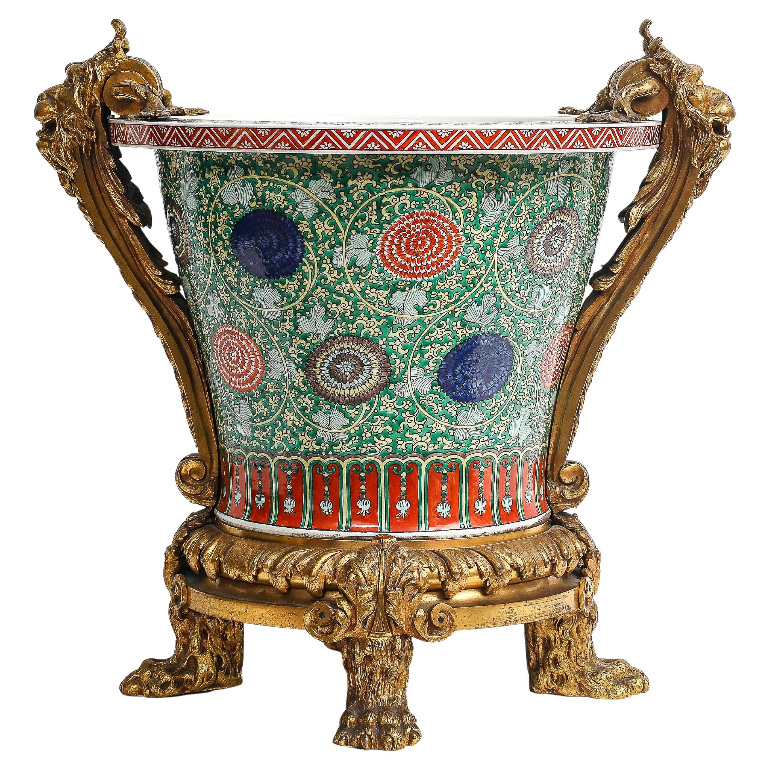 Jardiniere francese in porcellana Famille Verte cinese con teste di leone e montatura ad ormeggio in vendita