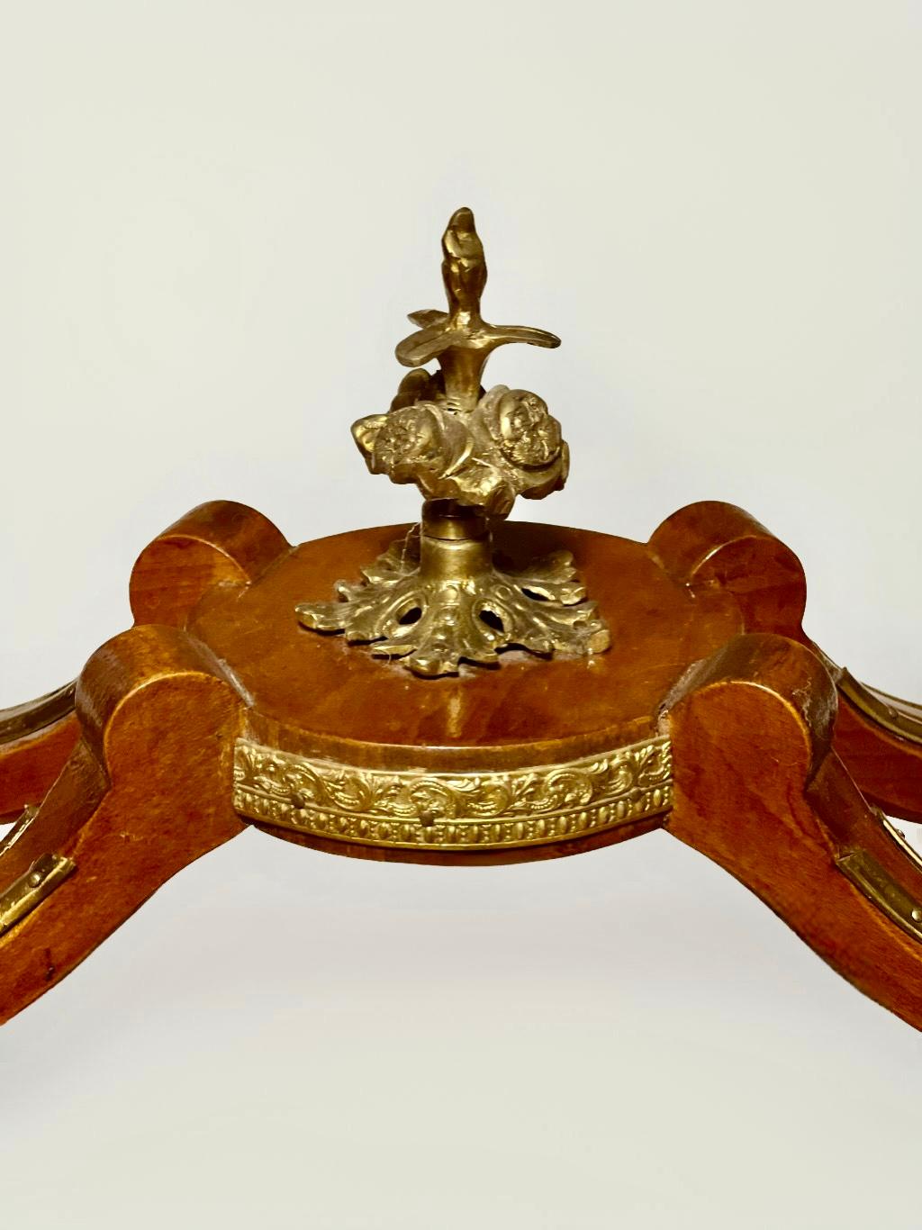 French Ormolu-Mounted Kingwood and Parquetry Vanity Dressing Table For Sale 10