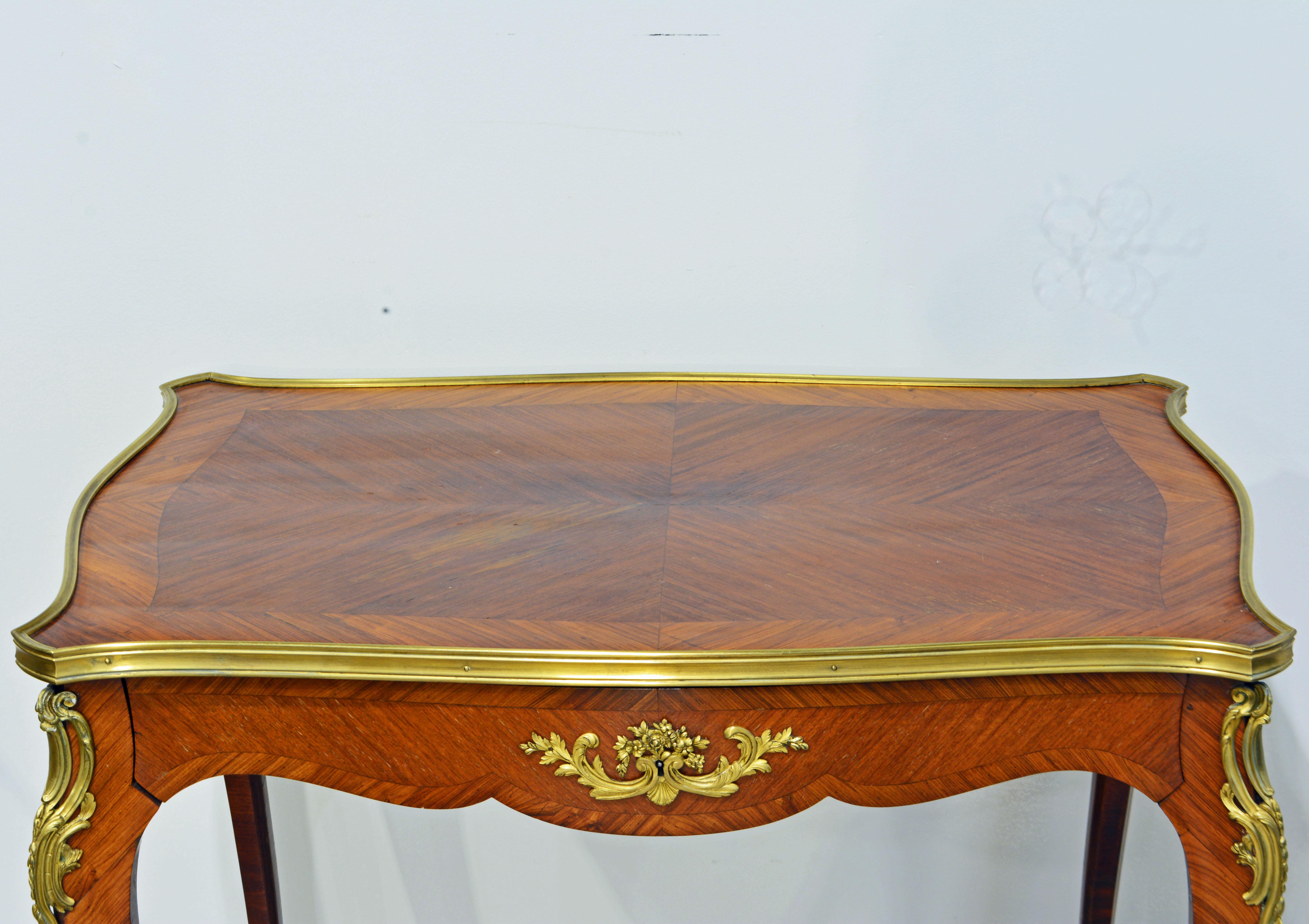 French Ormolu Mounted Louis XV Style Parquetry Table with Concealed Drawer In Good Condition In Ft. Lauderdale, FL