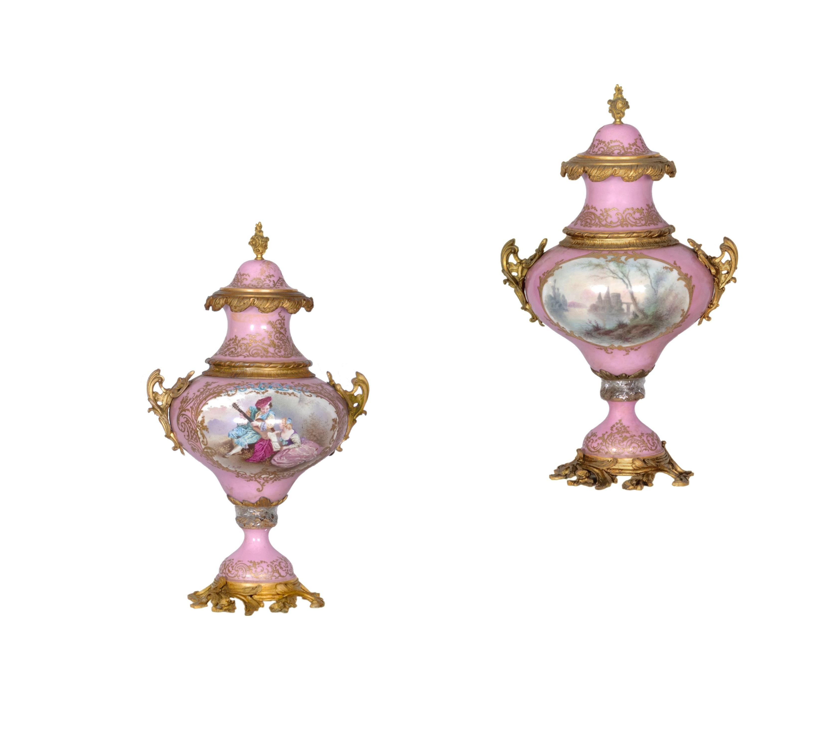 Francese Vaso con coperchio in stile Sèvres rosa con montatura in ormù francese in vendita