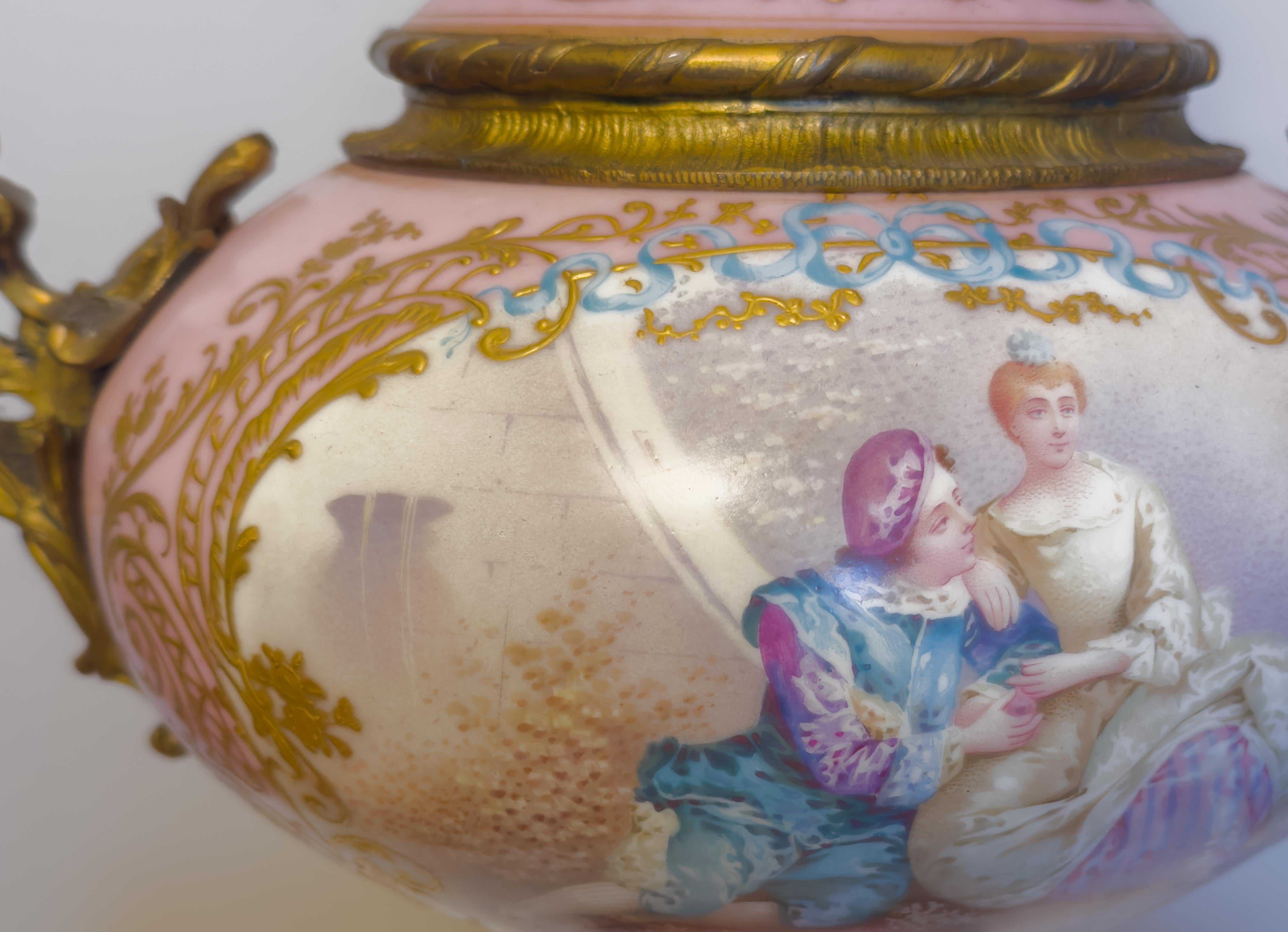Jarrón Francés de Sevres Rosa Montado en Ormolu, (Siglo XIX) en venta 3