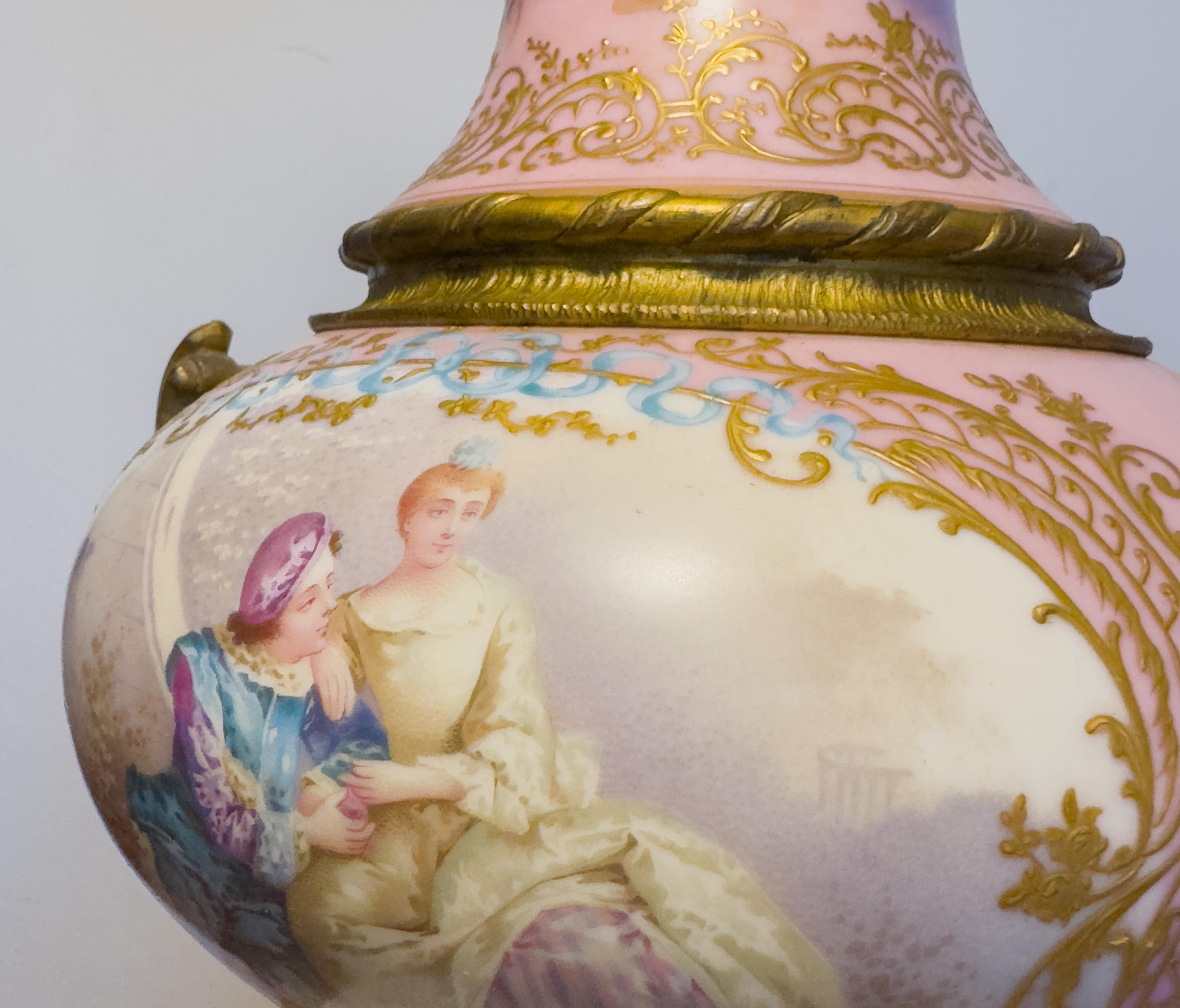 Jarrón Francés de Sevres Rosa Montado en Ormolu, (Siglo XIX) en venta 4